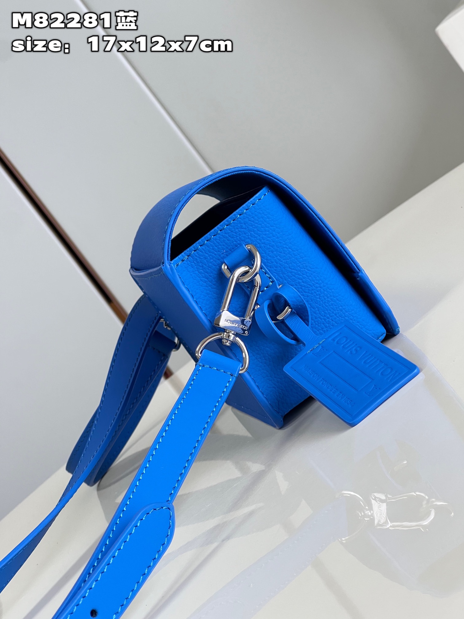 l**is V*t*n fastline wearable wallet