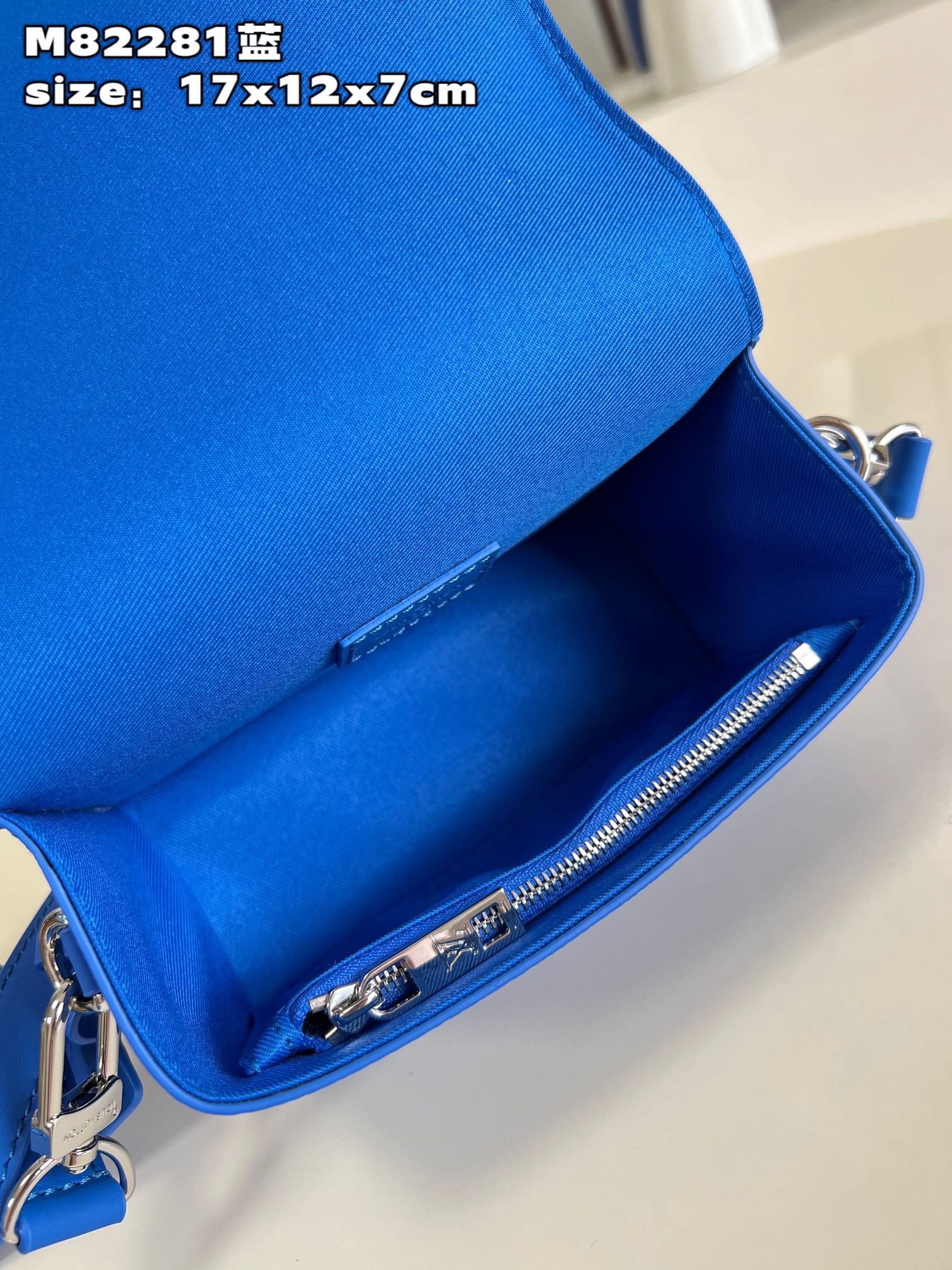 l**is V*t*n fastline wearable wallet