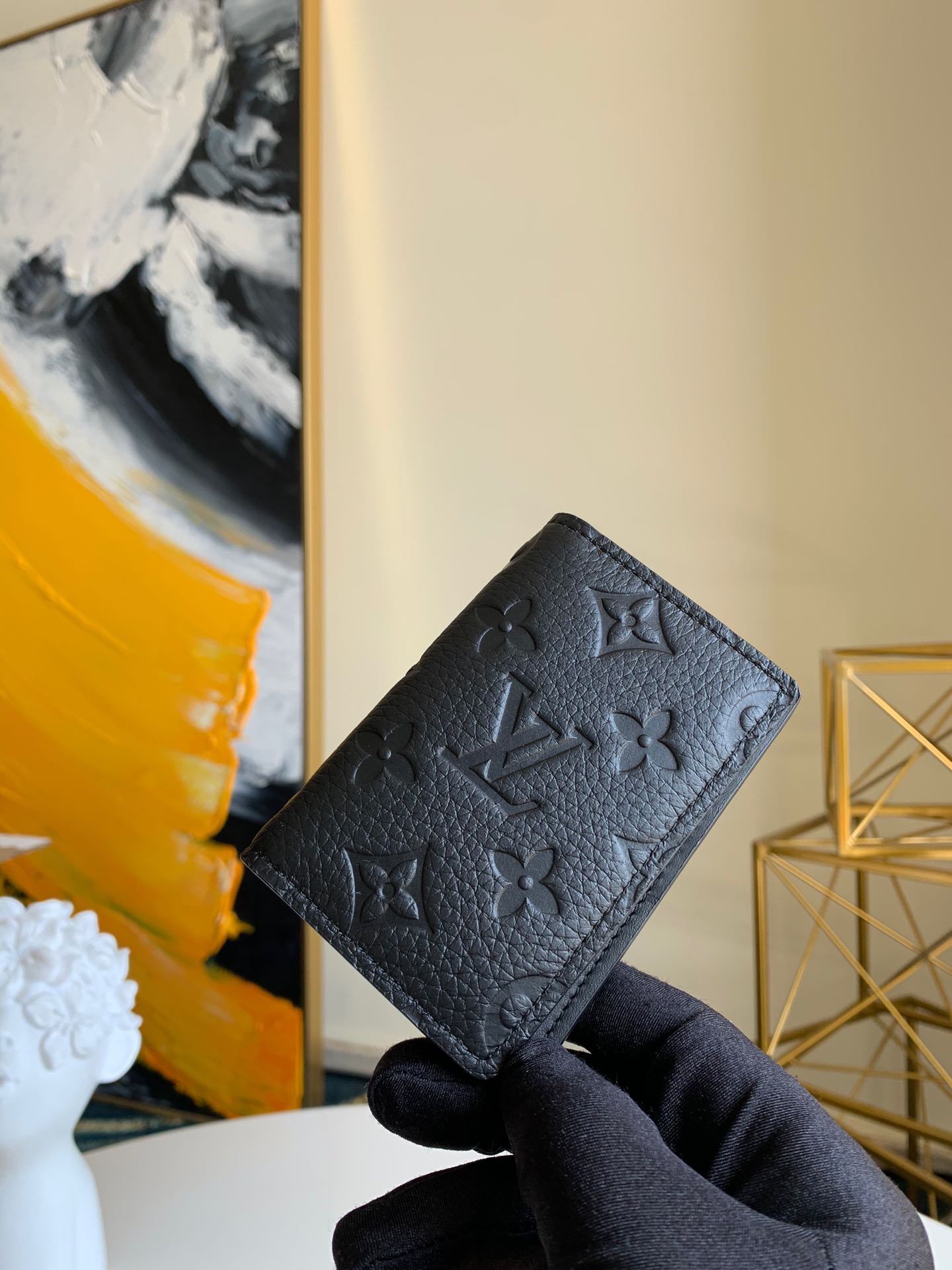 l**is V*t*n wallet