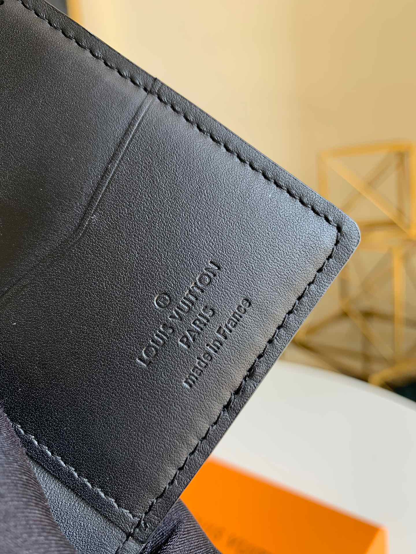 l**is V*t*n wallet