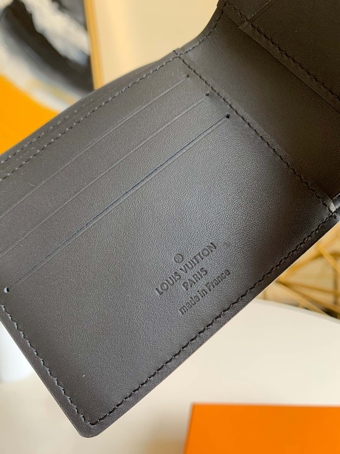 l**is V*t*n multiple wallet