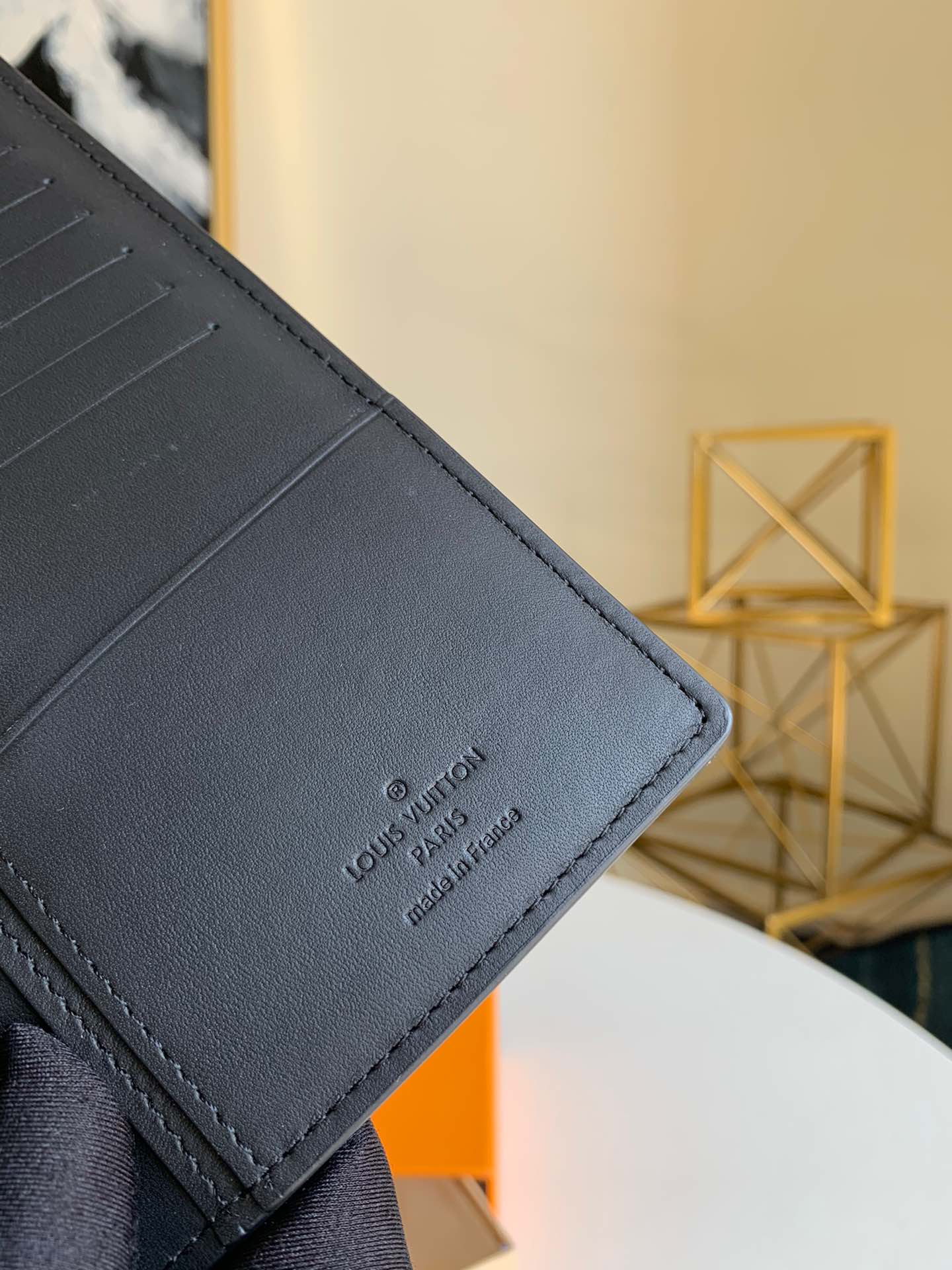 l**is V*t*n brazza  wallet