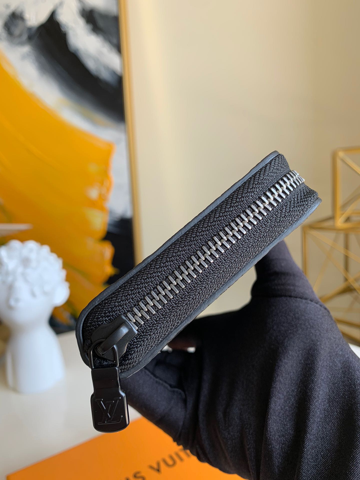 l**is V*t*n zippy vertical  wallet