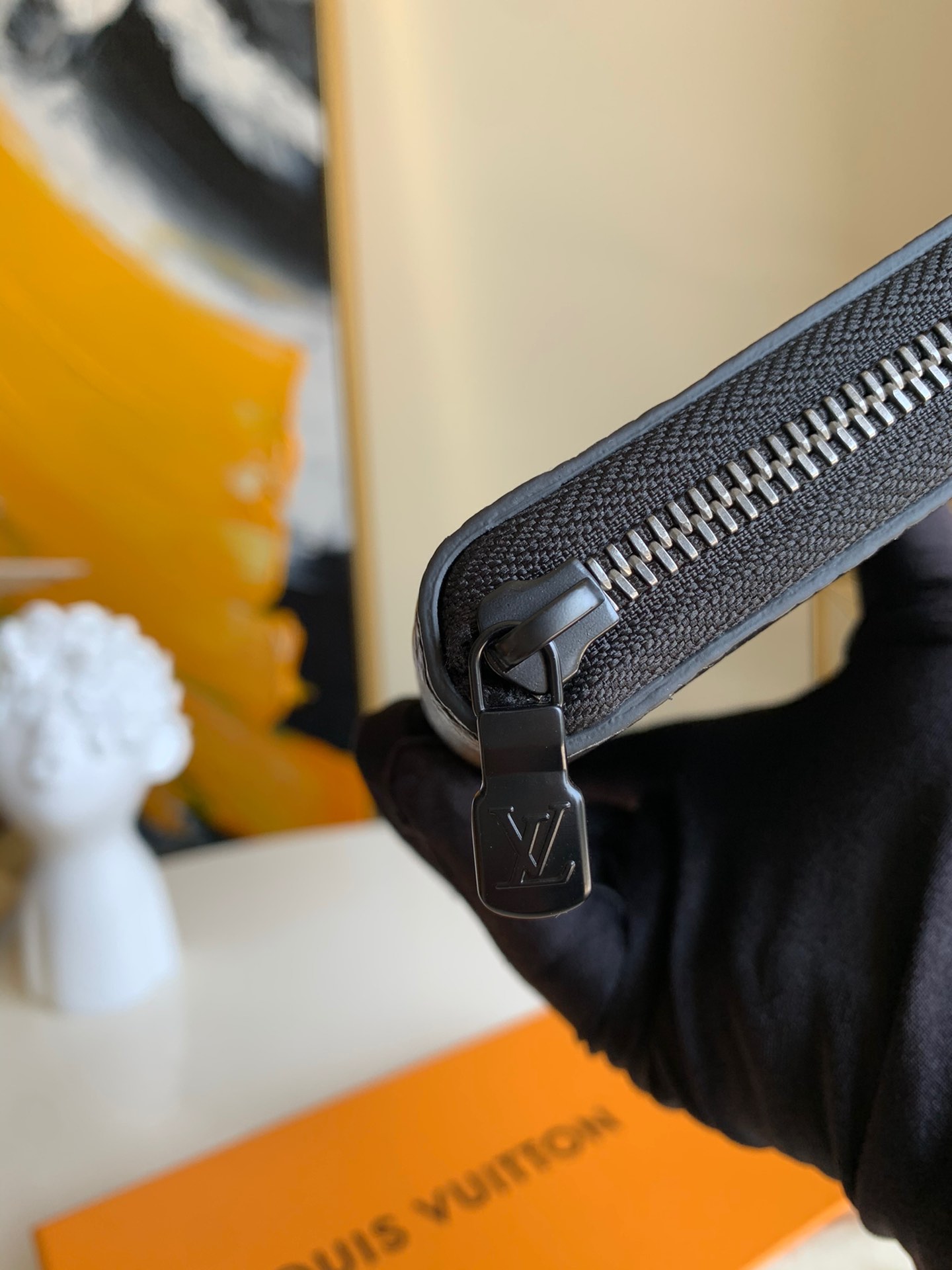 l**is V*t*n zippy vertical  wallet