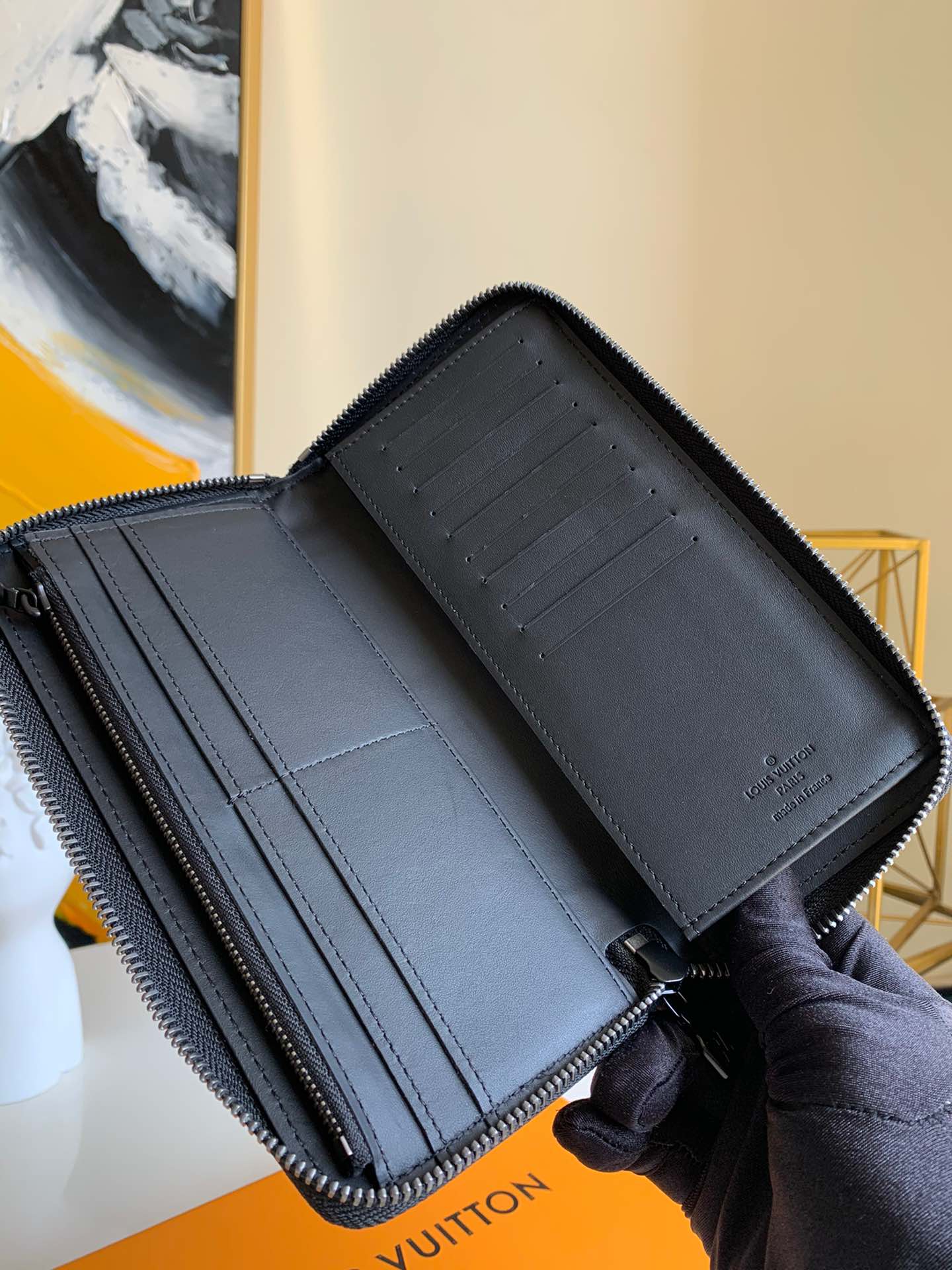 l**is V*t*n zippy vertical  wallet