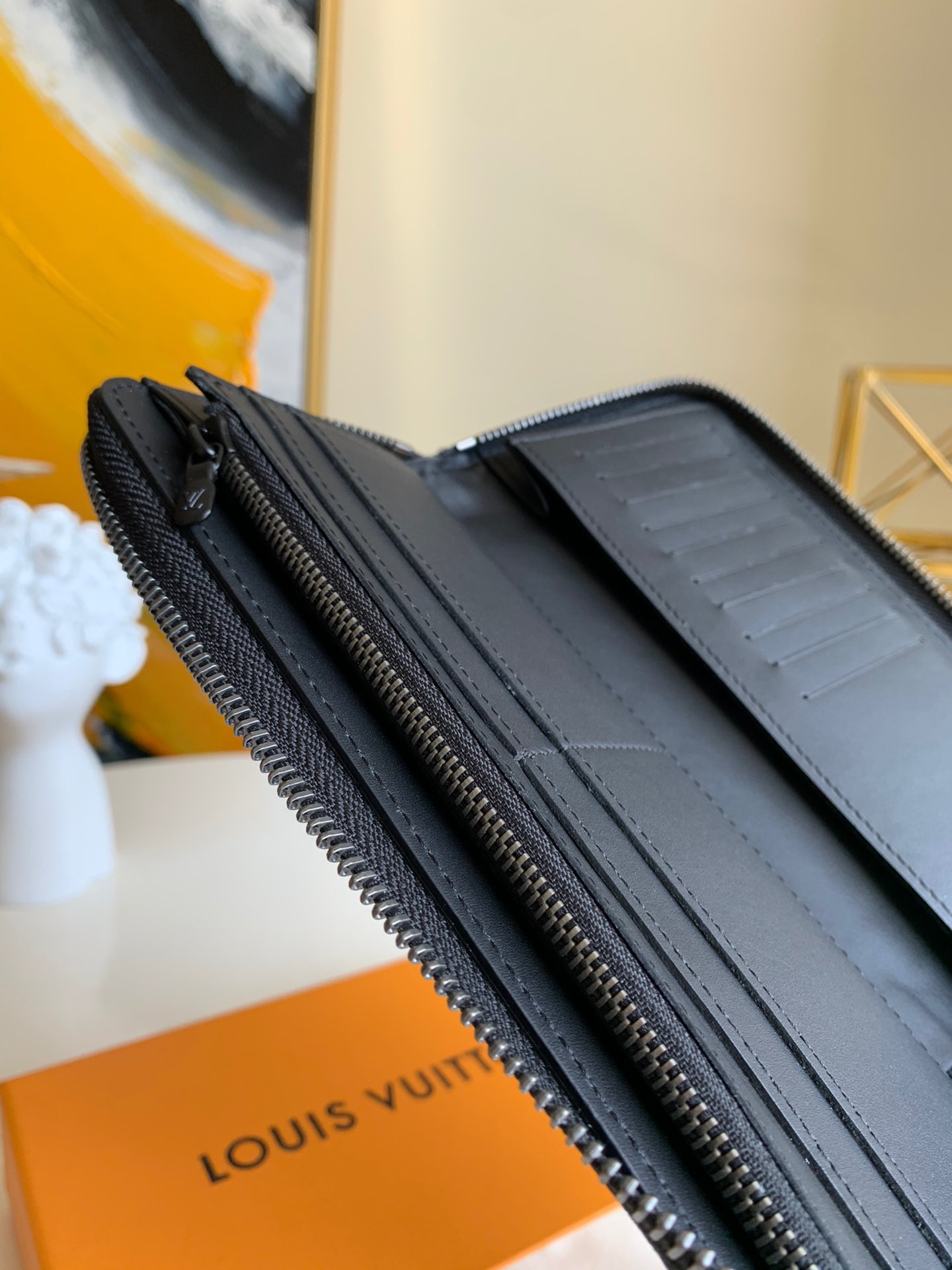 l**is V*t*n zippy vertical  wallet