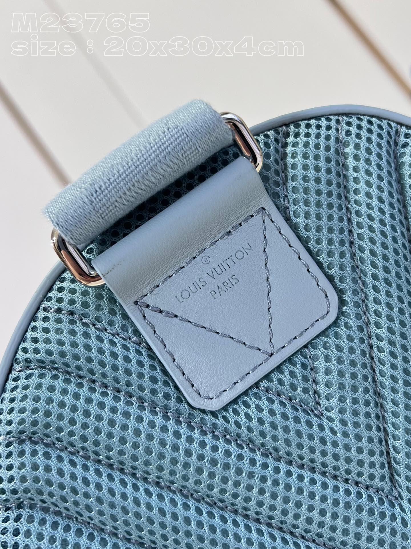 l**is V*t*n pilot slingbag