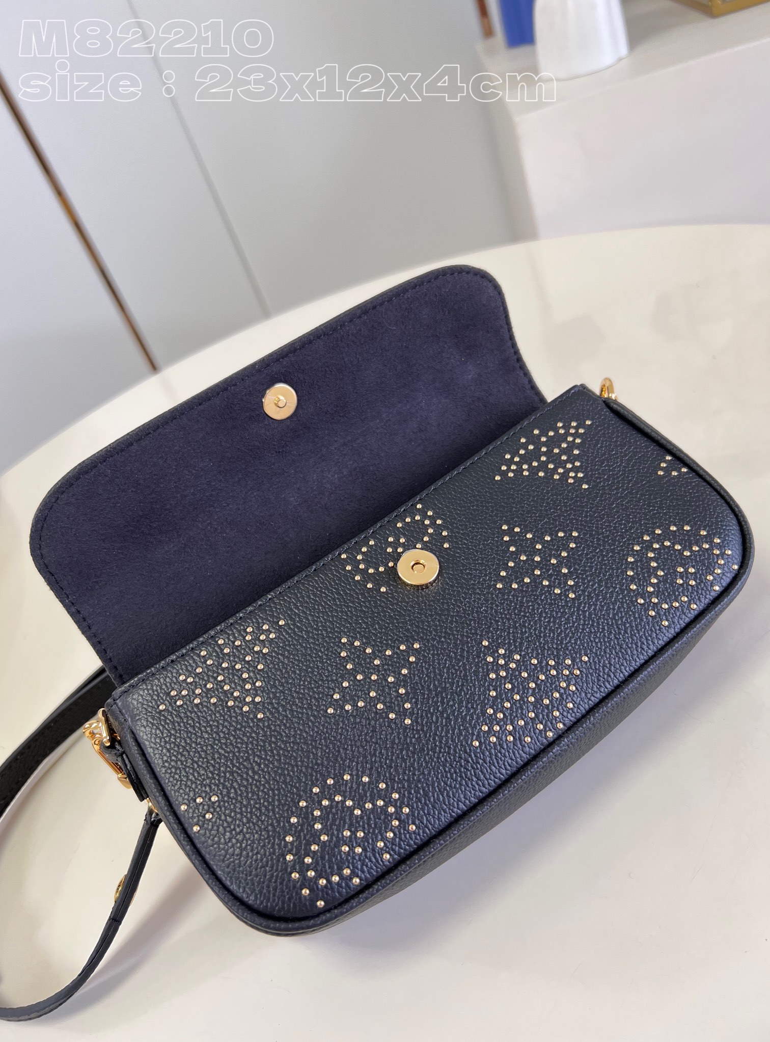 l**is V*t*n wallet on chain ivy