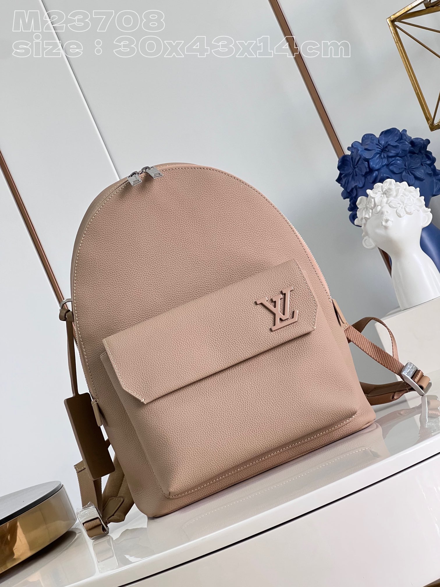 l**is V*t*n takeoff backpack