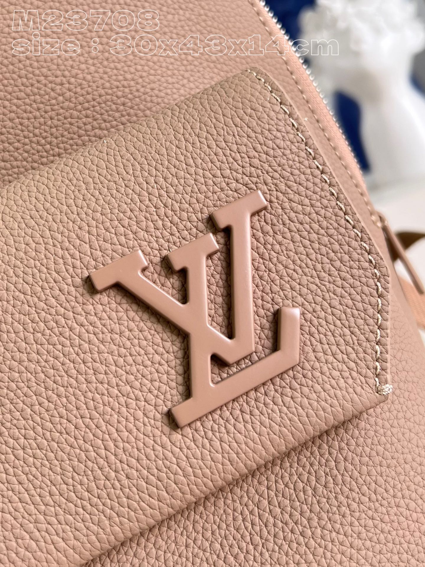 l**is V*t*n takeoff backpack