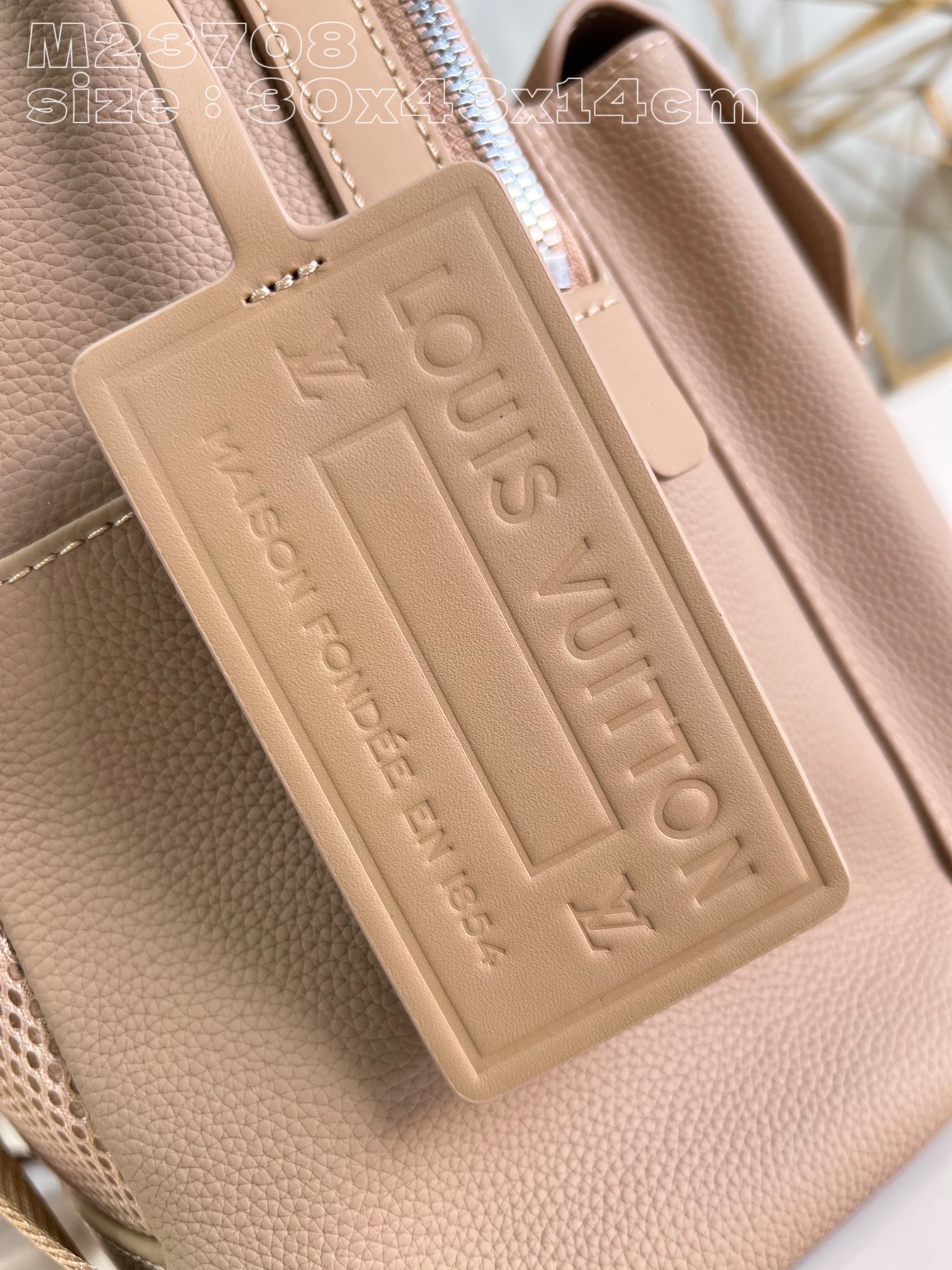 l**is V*t*n takeoff backpack