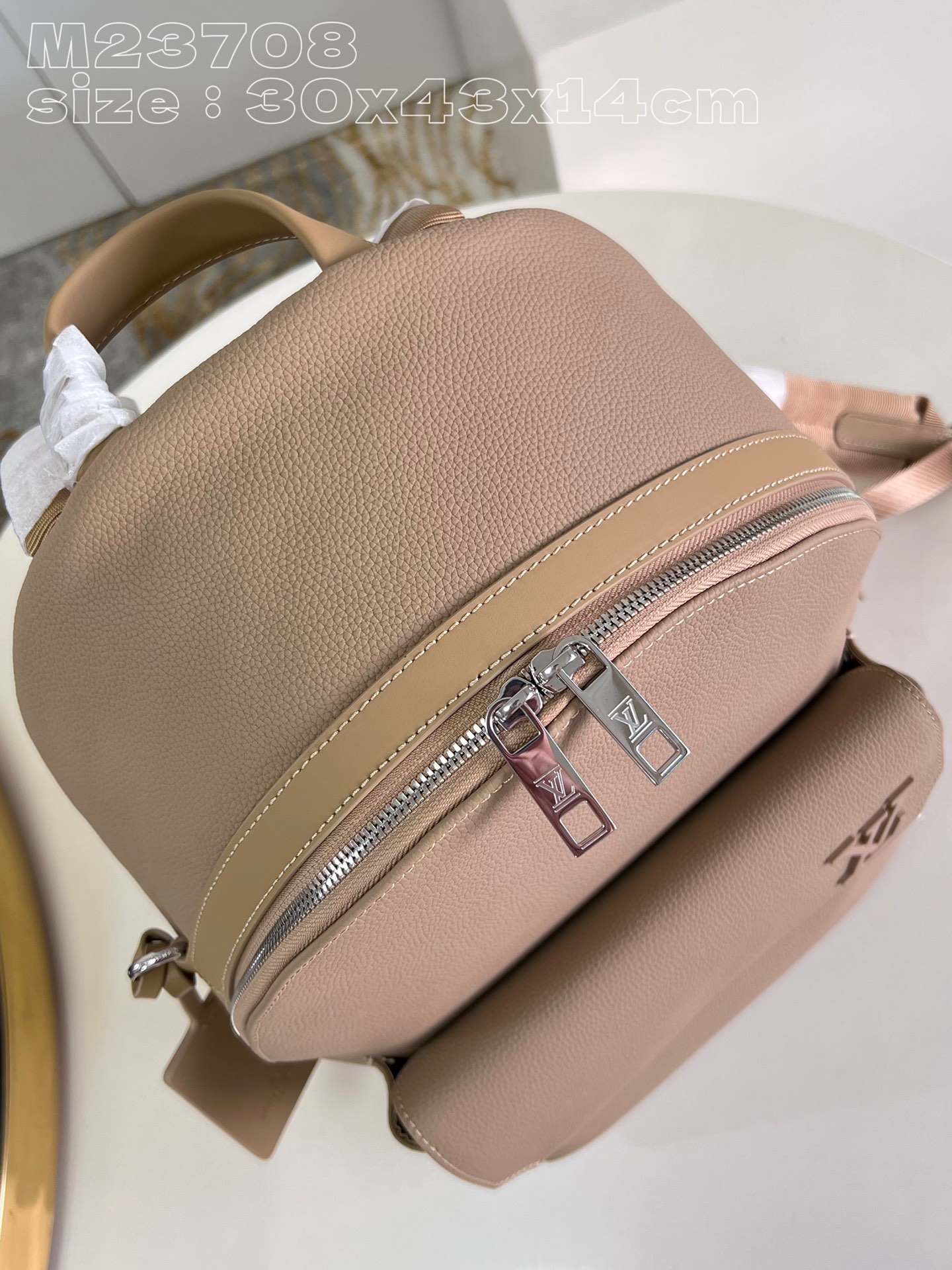 l**is V*t*n takeoff backpack