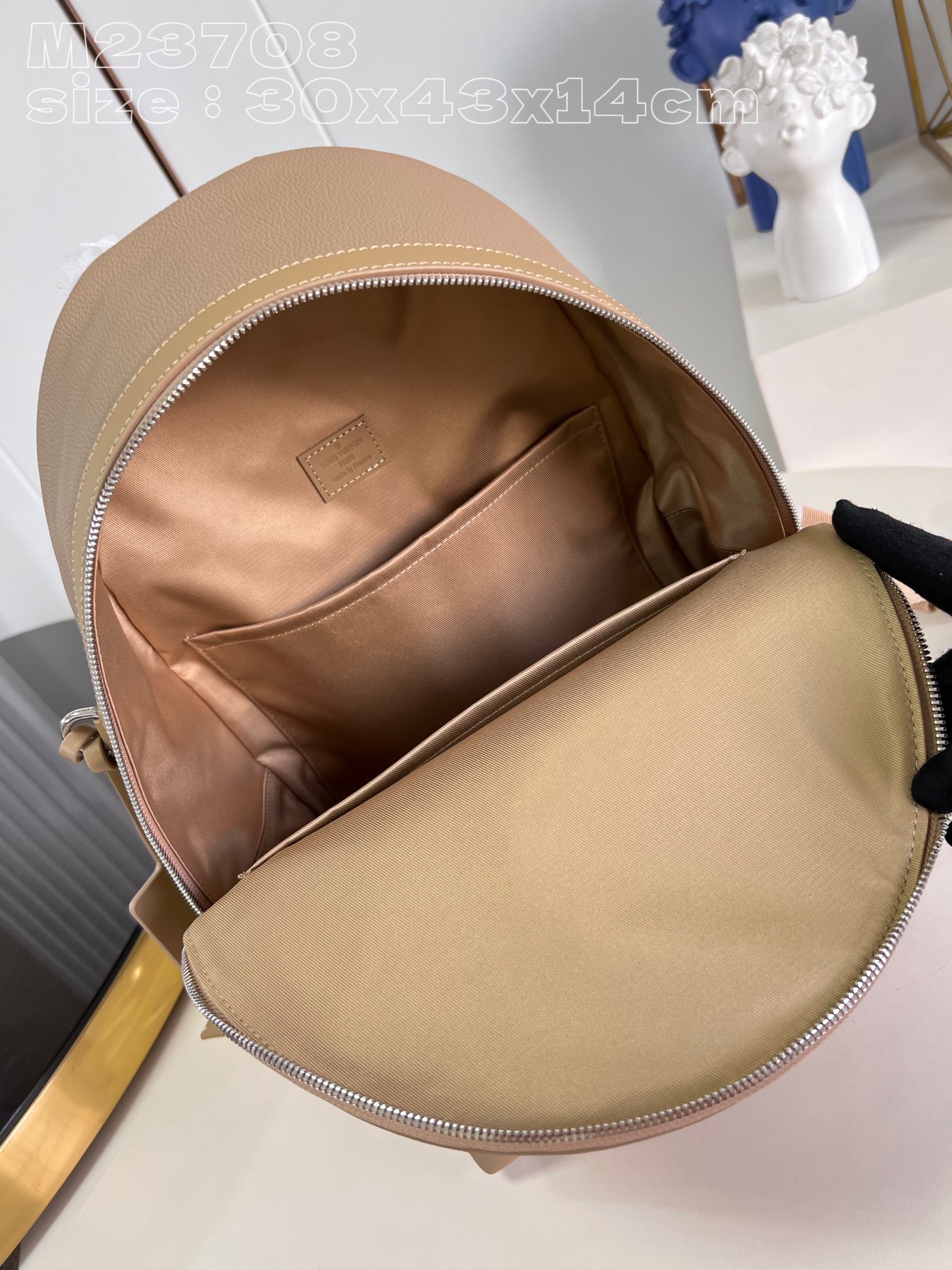 l**is V*t*n takeoff backpack