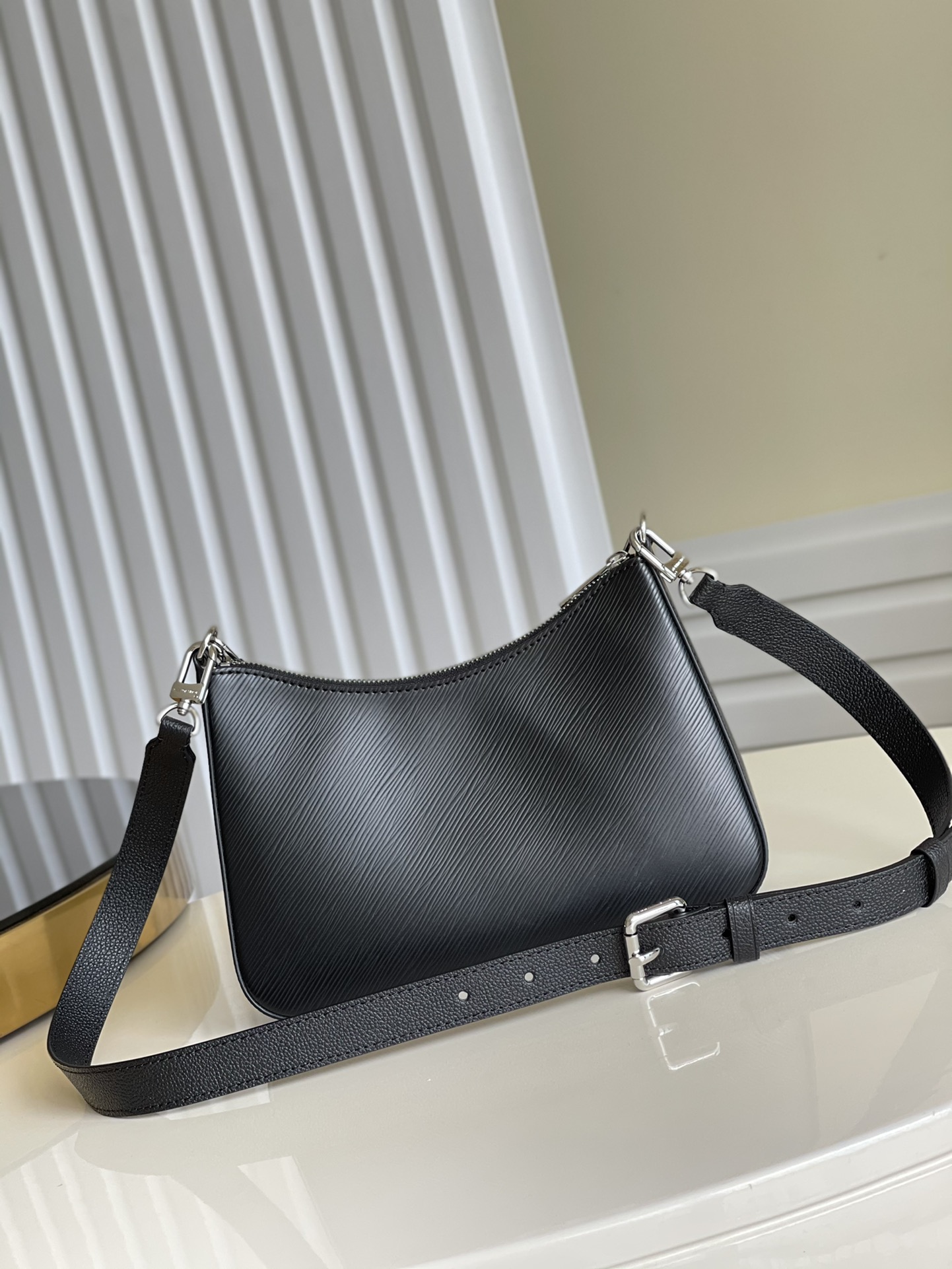 l**is V*t*n marelle handbag