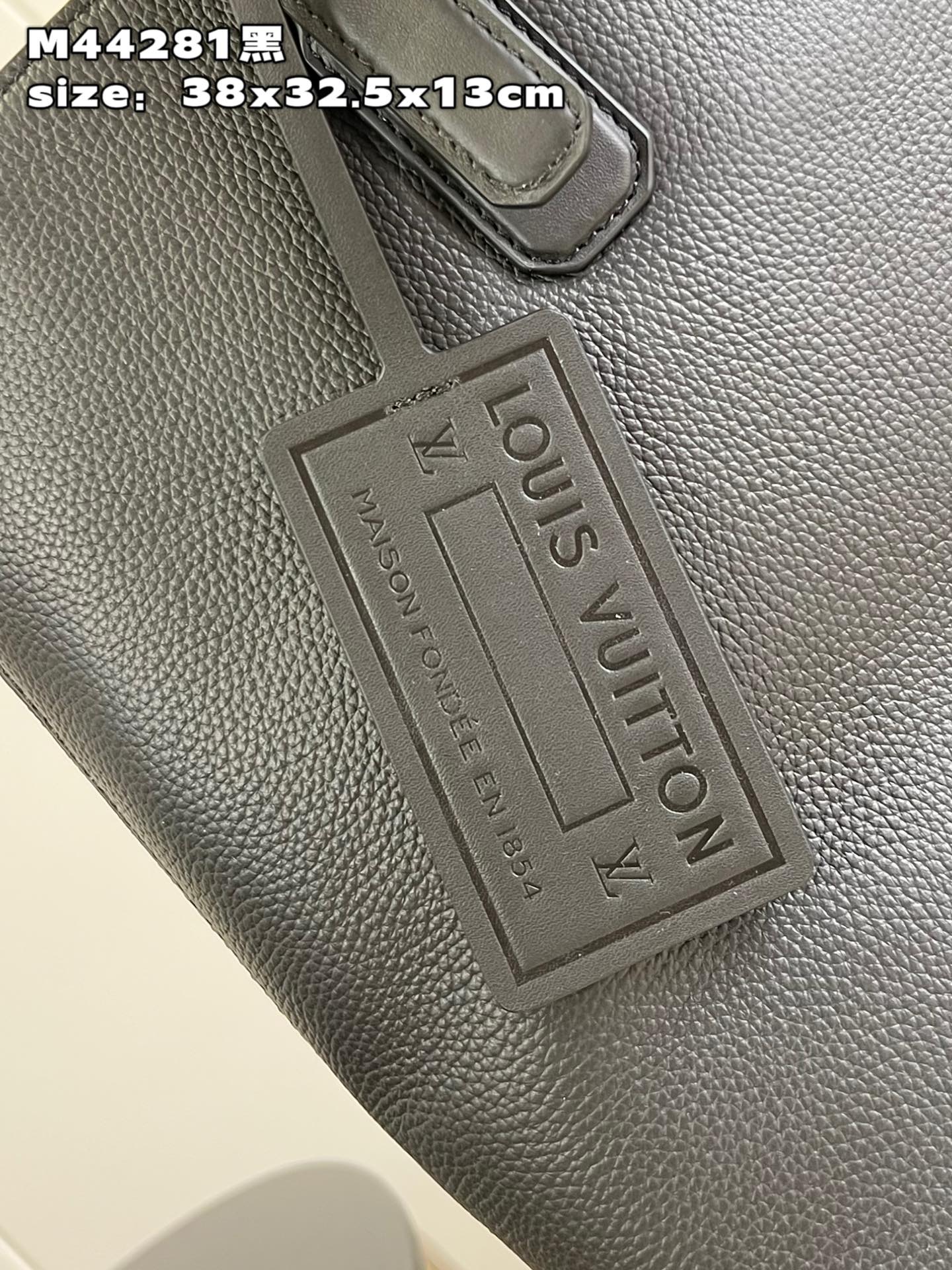 l**is V*t*n fastline tote