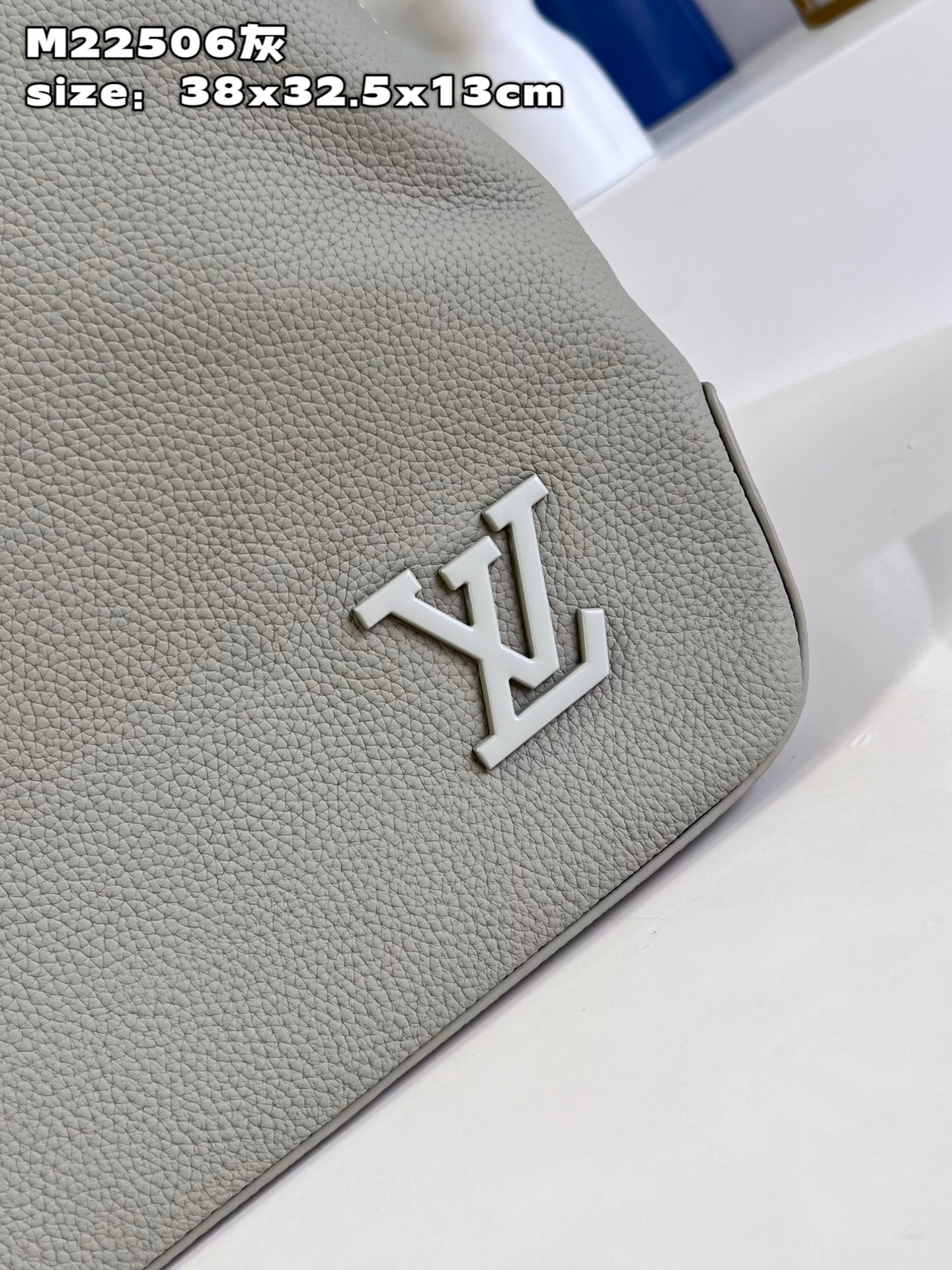 l**is V*t*n fastline tote