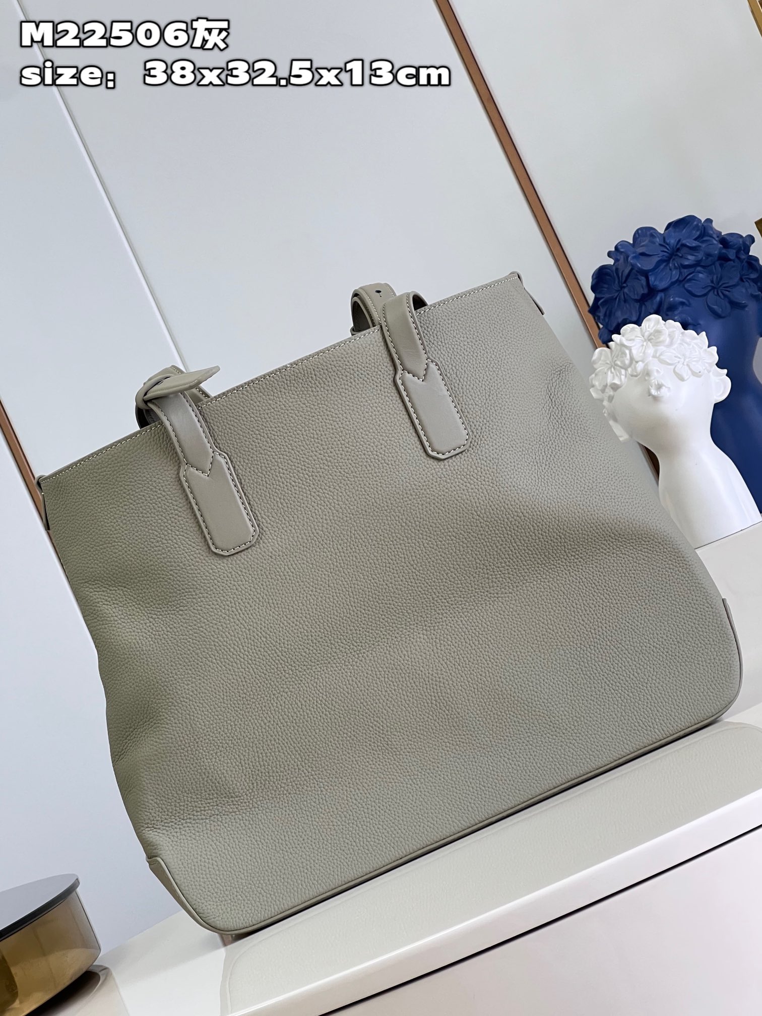 l**is V*t*n fastline tote