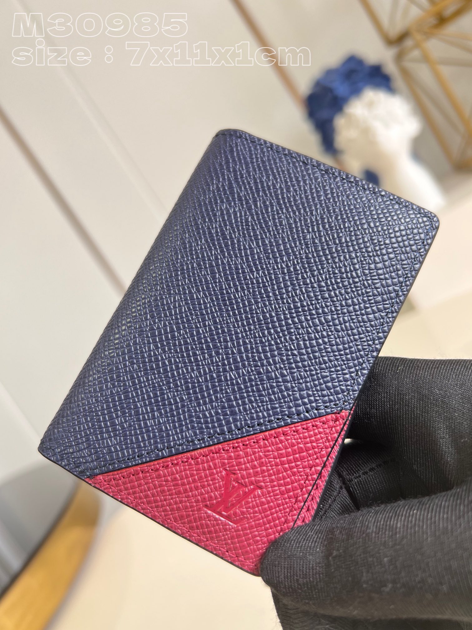 l**is V*t*n taïga wallet
