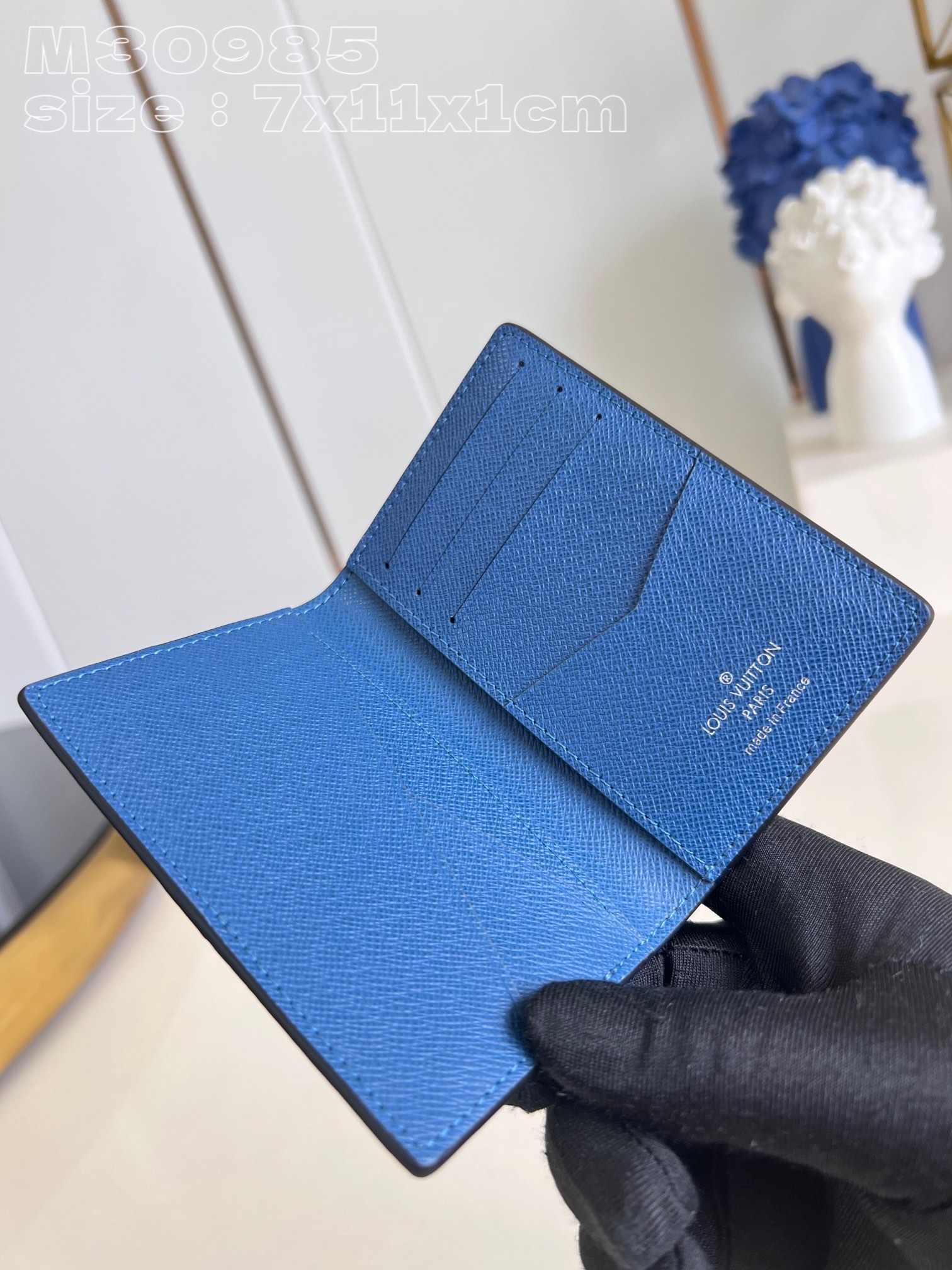 l**is V*t*n taïga wallet
