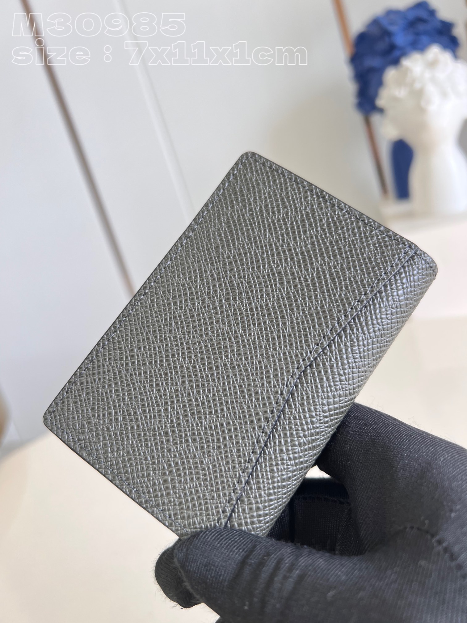 l**is V*t*n taïga wallet