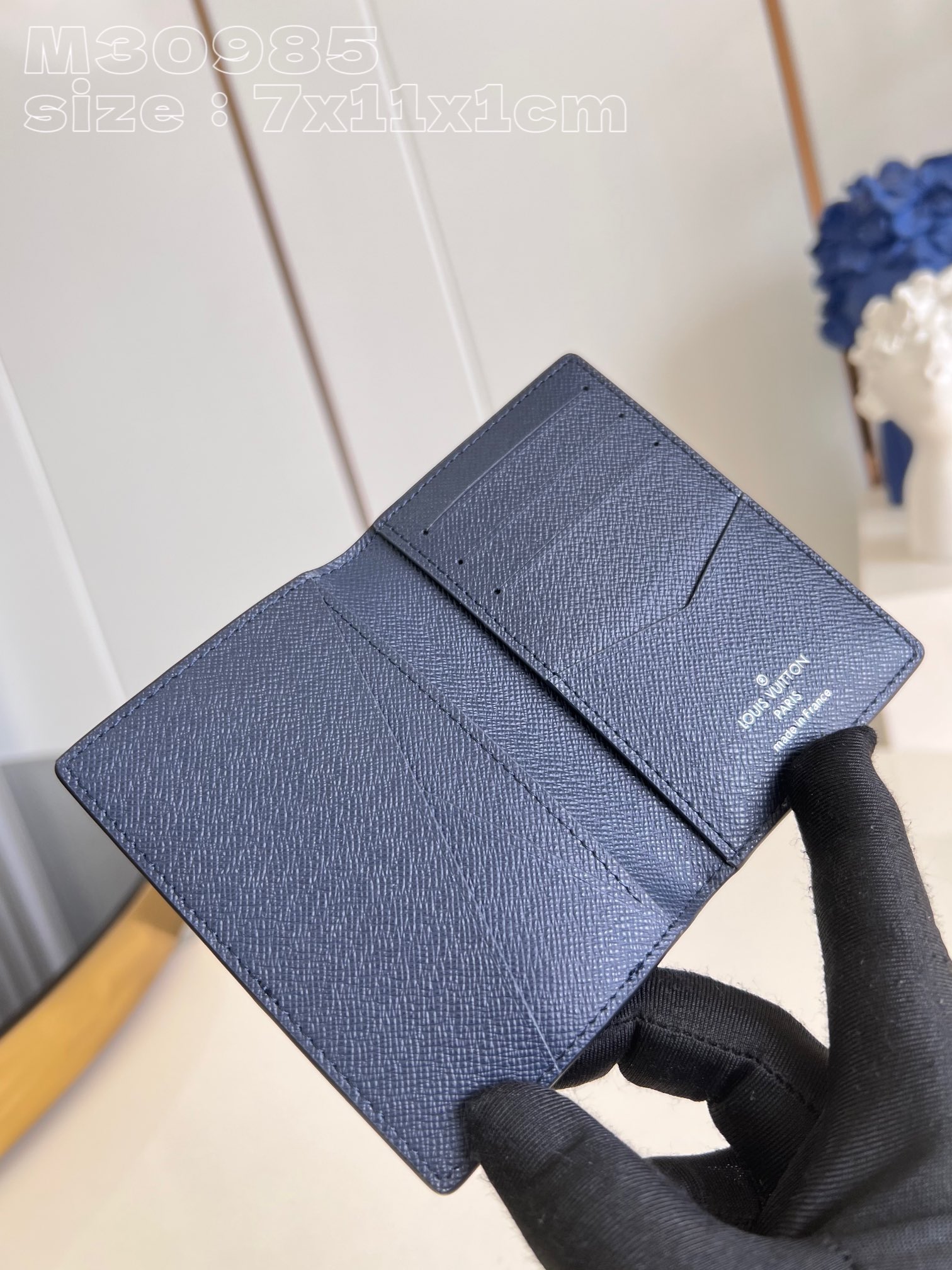 l**is V*t*n taïga wallet