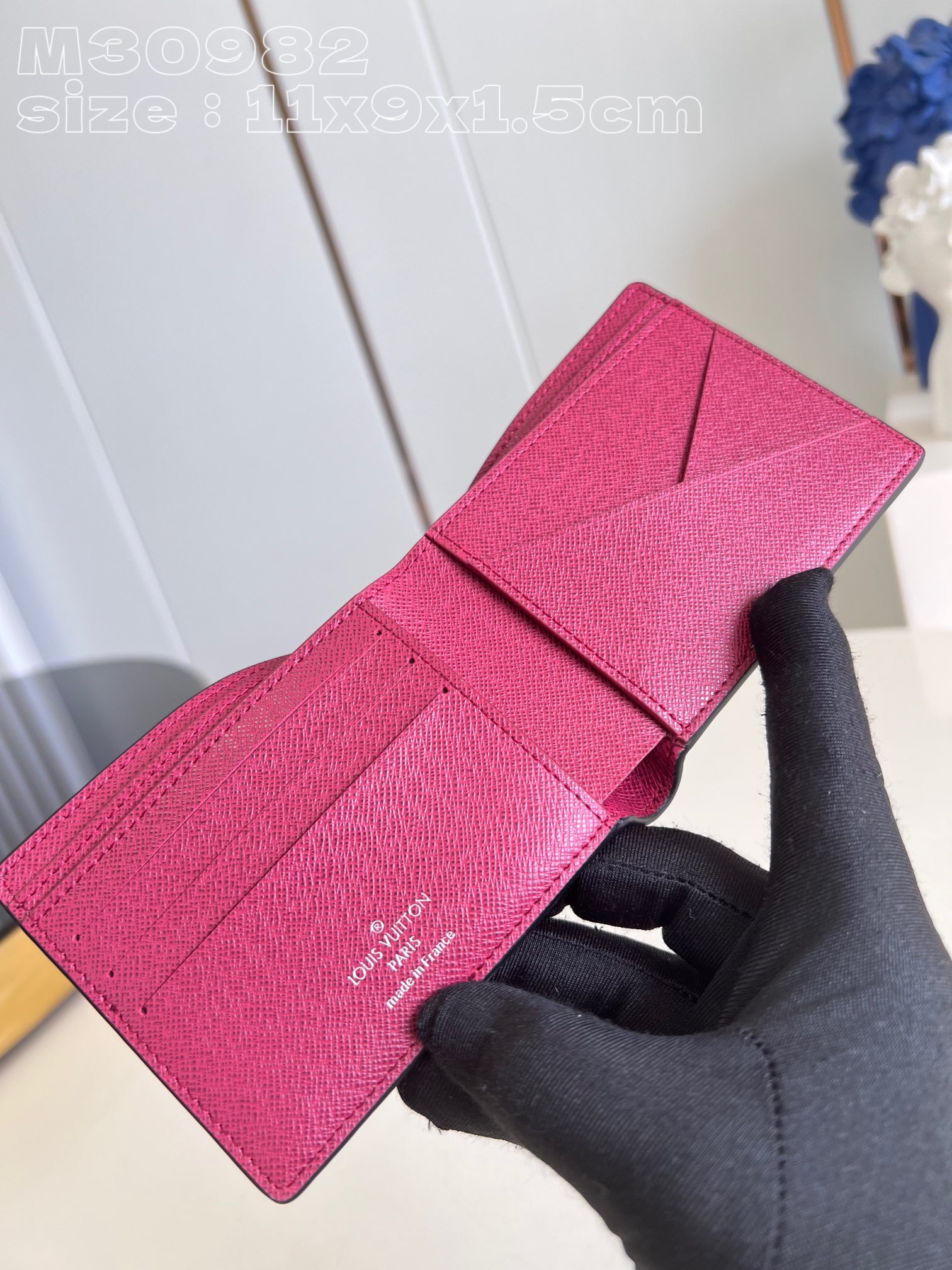 l**is V*t*n multiple  wallet