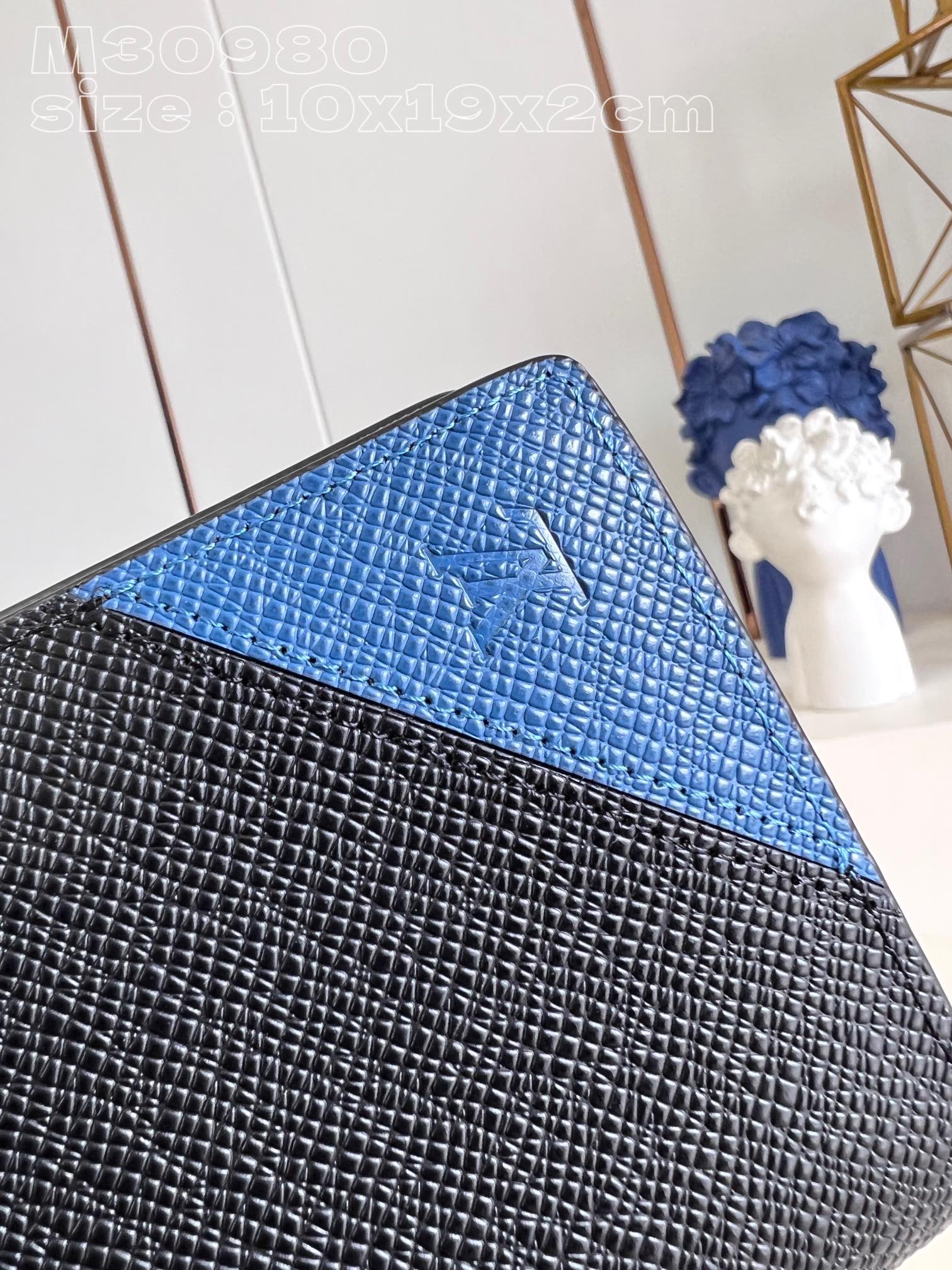 l**is V*t*n brazza wallet