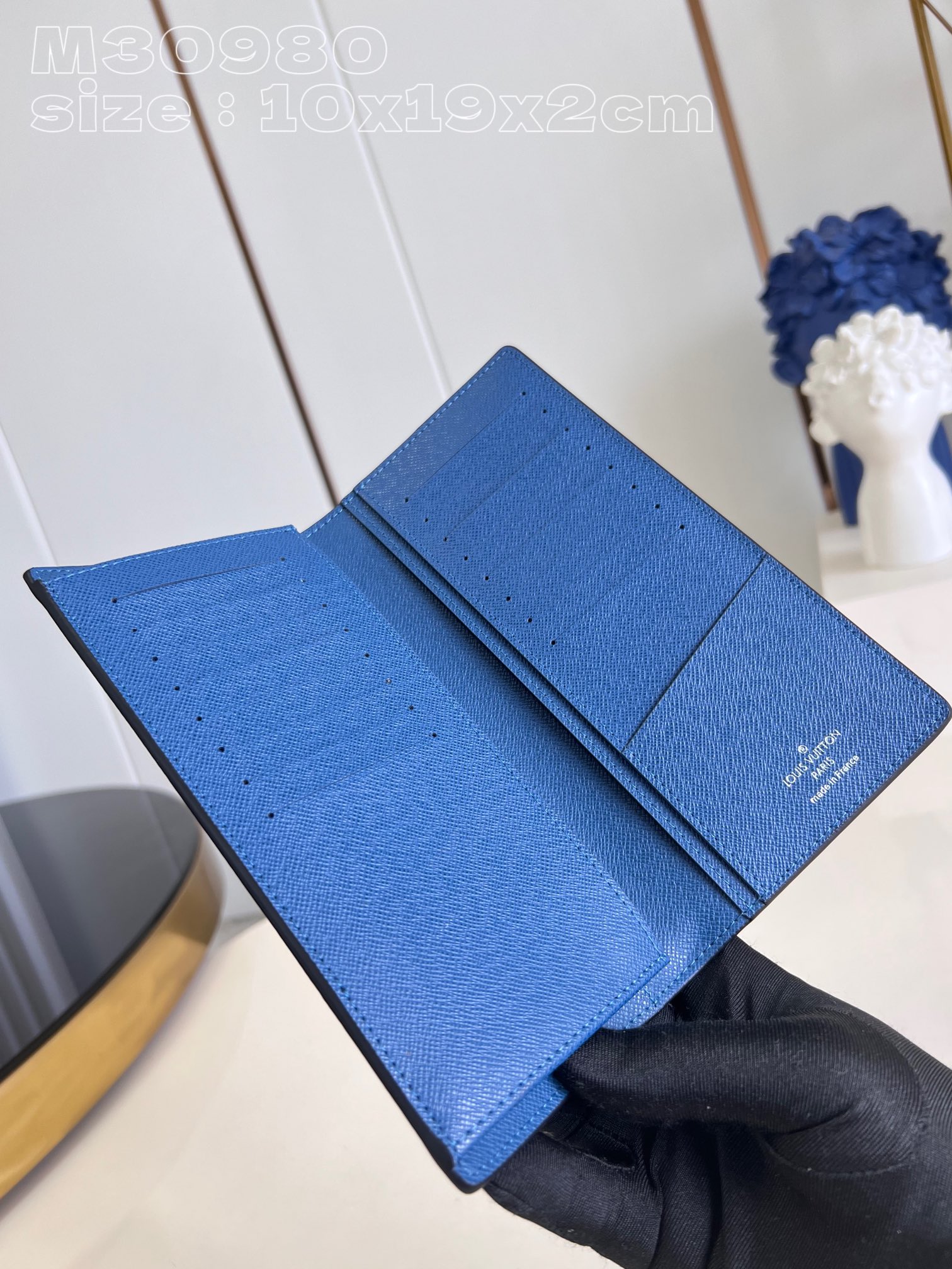 l**is V*t*n brazza wallet