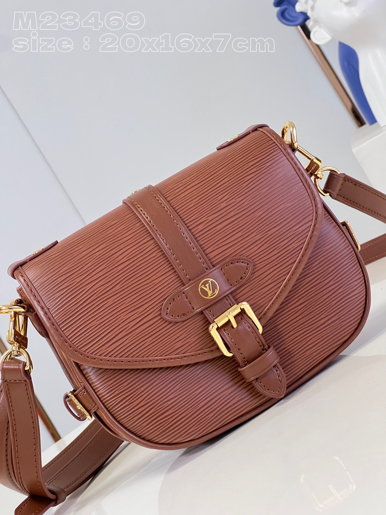 l**is V*t*n  saumur bb handbag