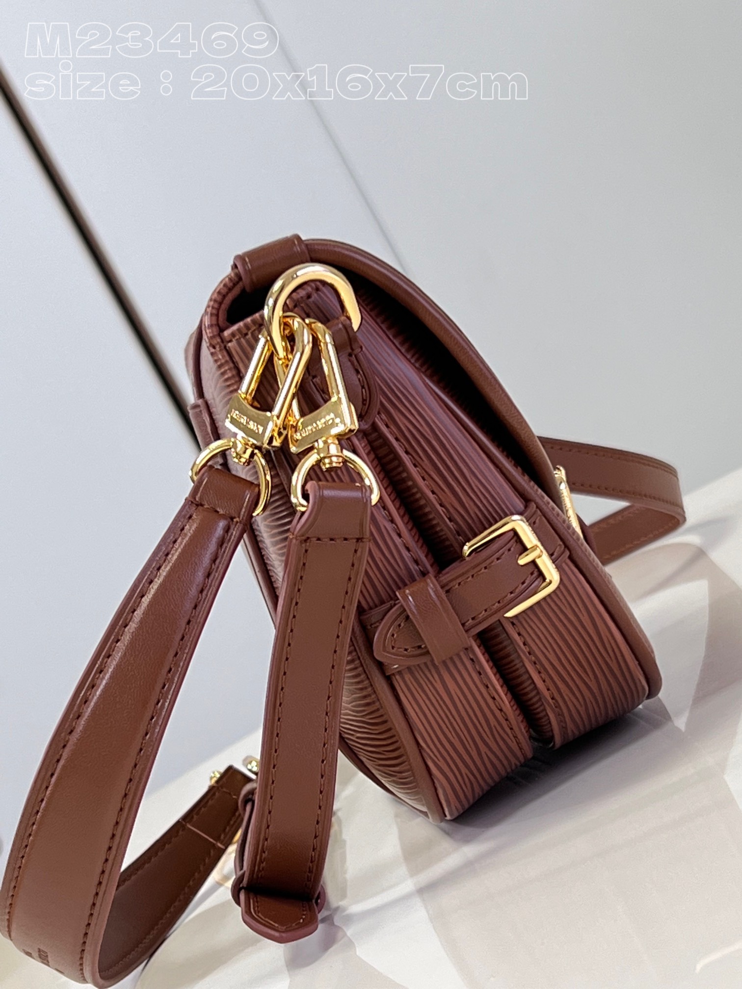 l**is V*t*n  saumur bb handbag