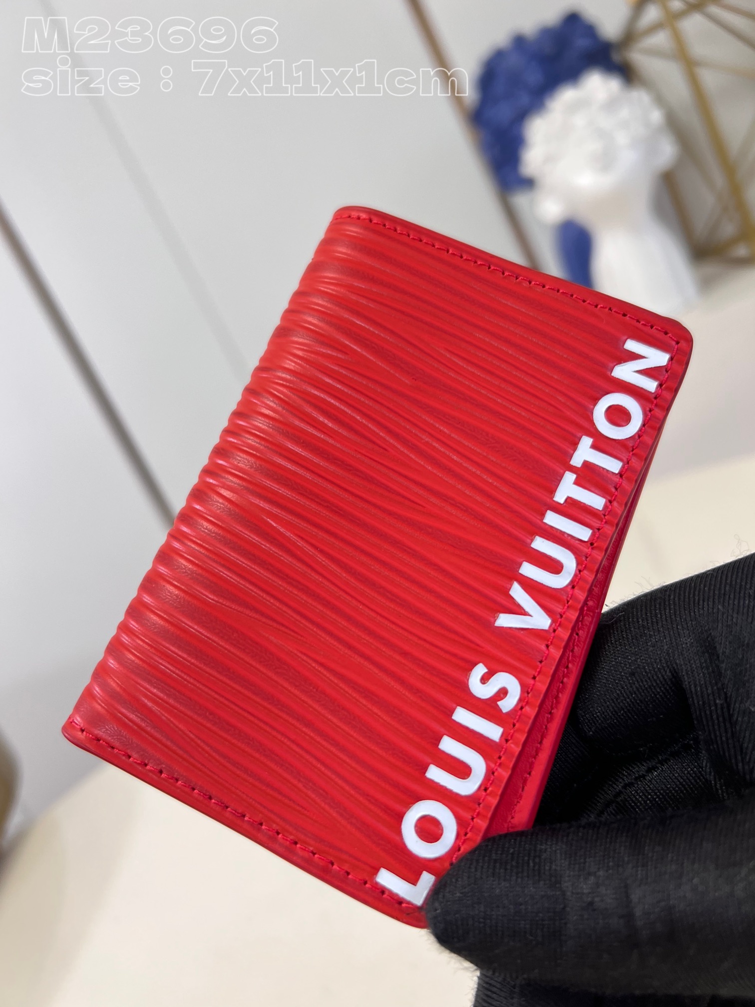 l**is V*t*n wallet