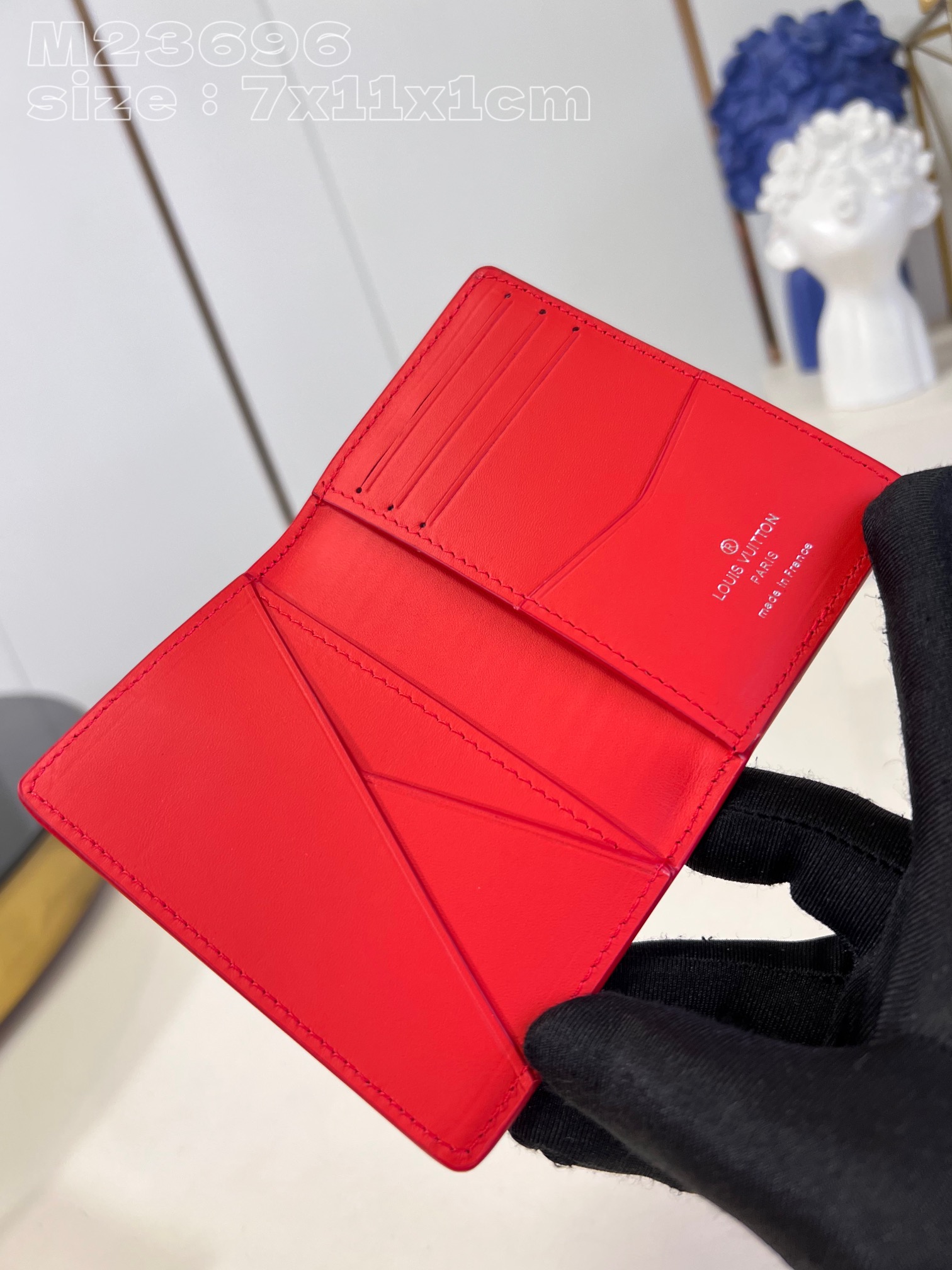 l**is V*t*n wallet