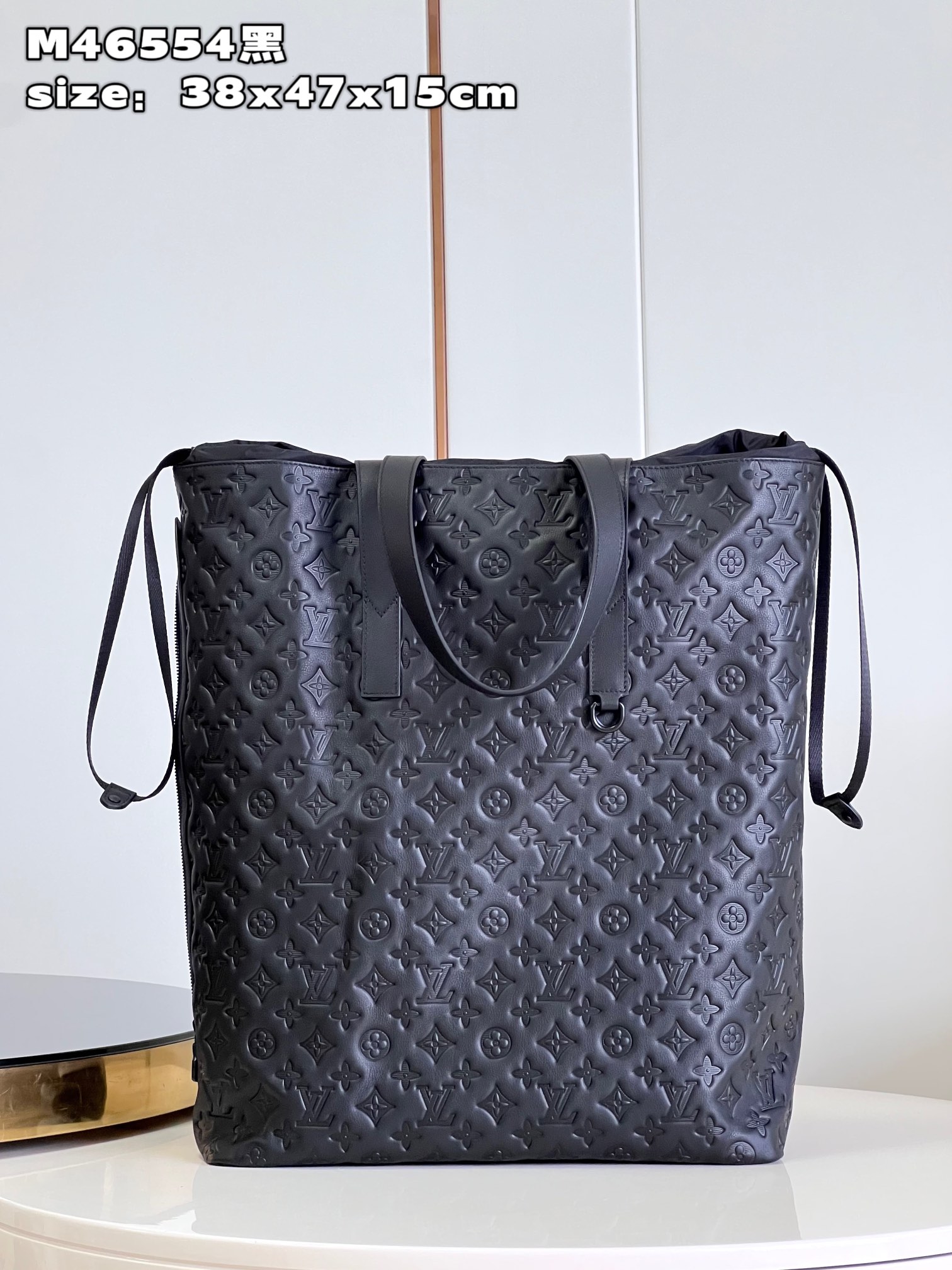 l**is V*t*n helmet bag