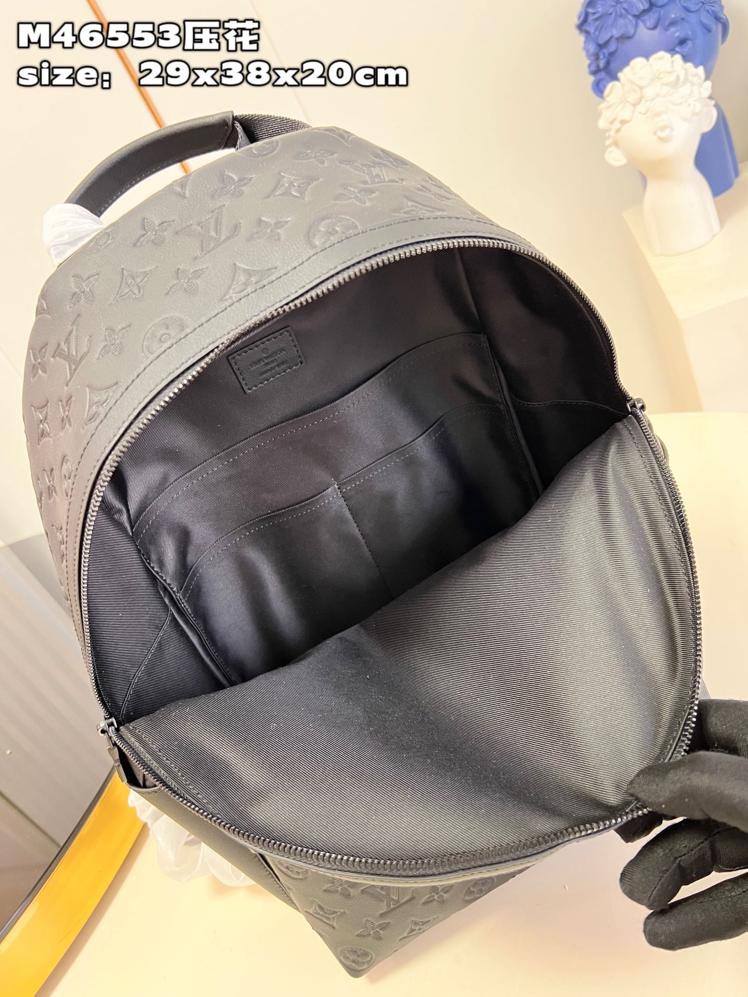 l**is V*t*n discovery  backpack