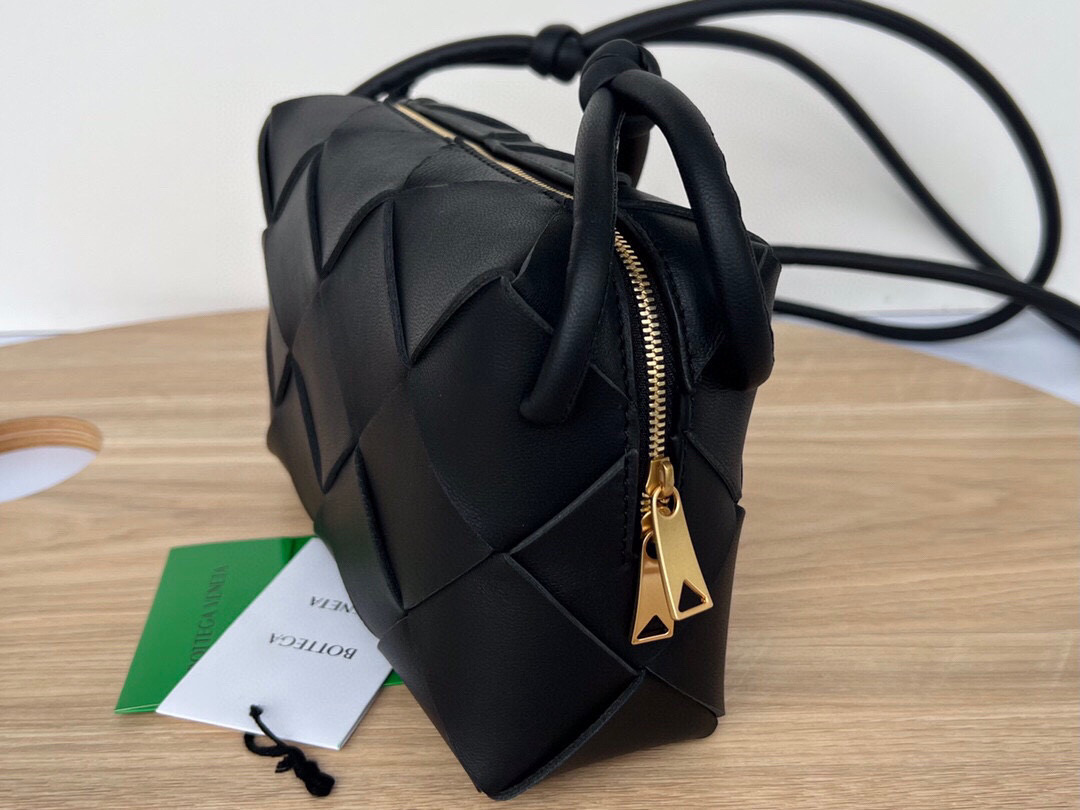 bo*te*ga Ve*ne*ta small cassette camera bag