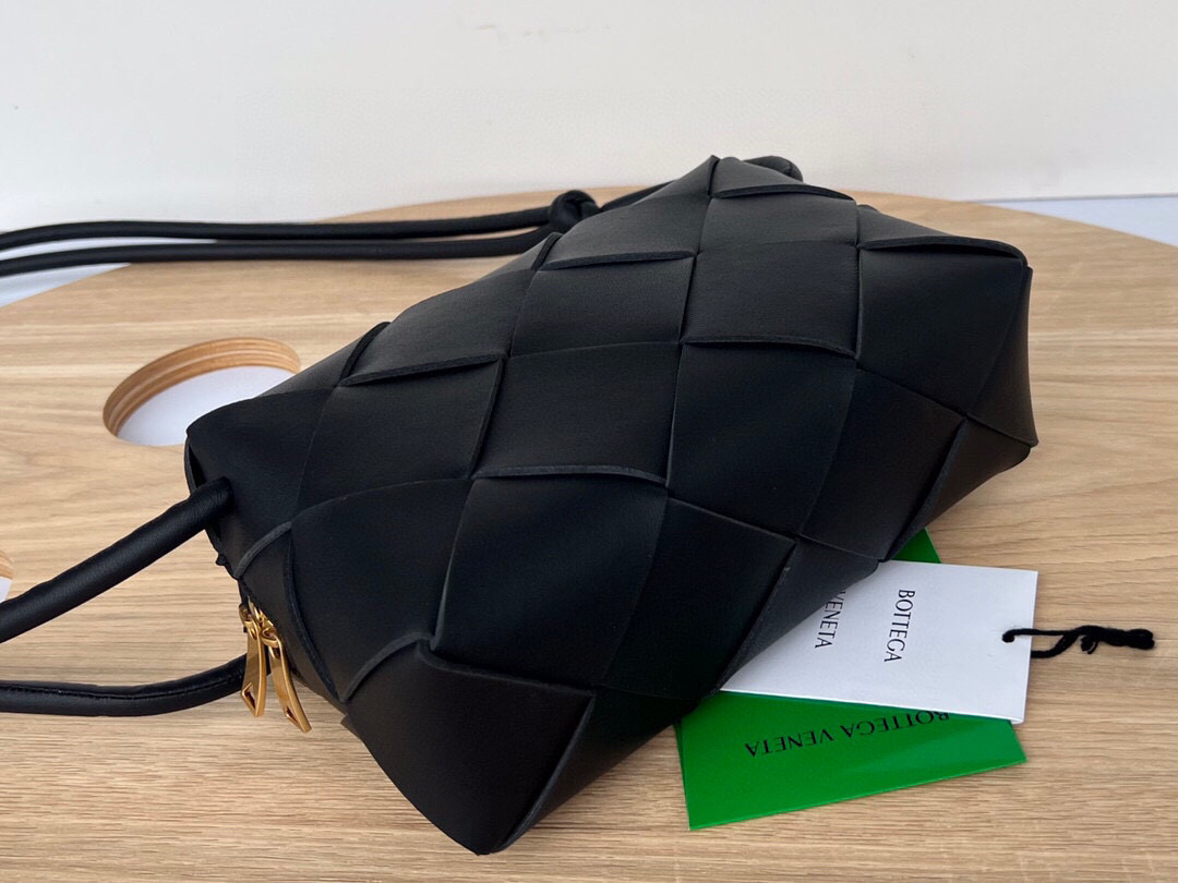 bo*te*ga Ve*ne*ta small cassette camera bag