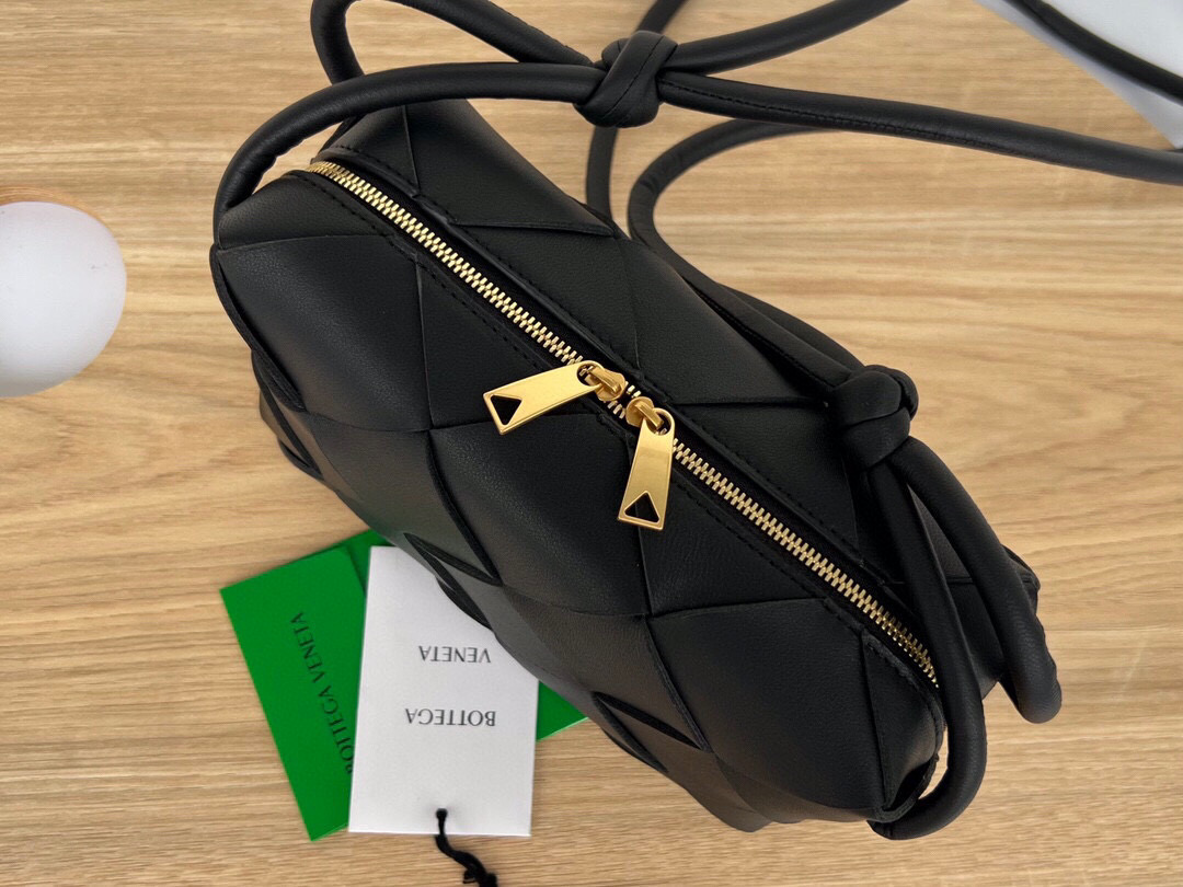 bo*te*ga Ve*ne*ta small cassette camera bag