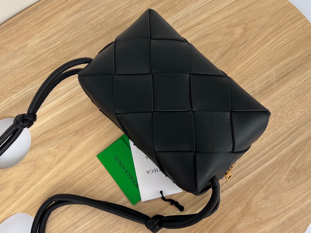 bo*te*ga Ve*ne*ta small cassette camera bag
