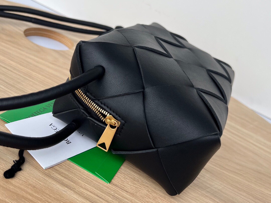 bo*te*ga Ve*ne*ta small cassette camera bag