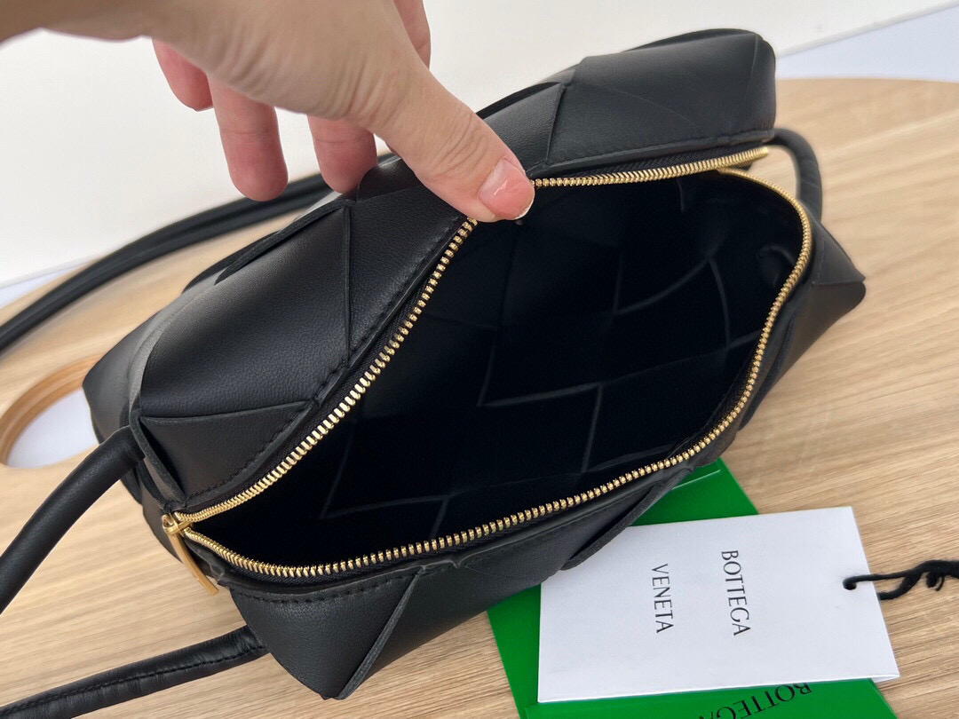 bo*te*ga Ve*ne*ta small cassette camera bag