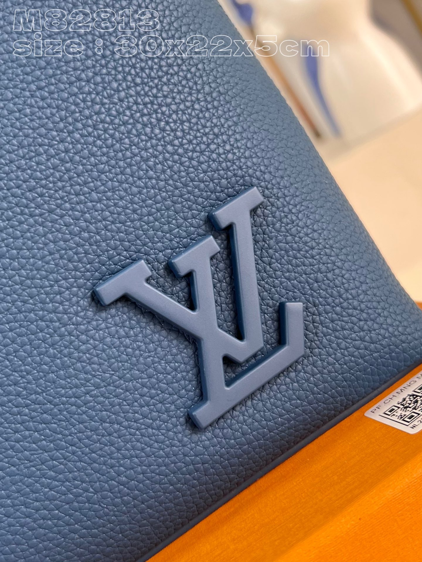 l**is V*t*n takeoff pouch
