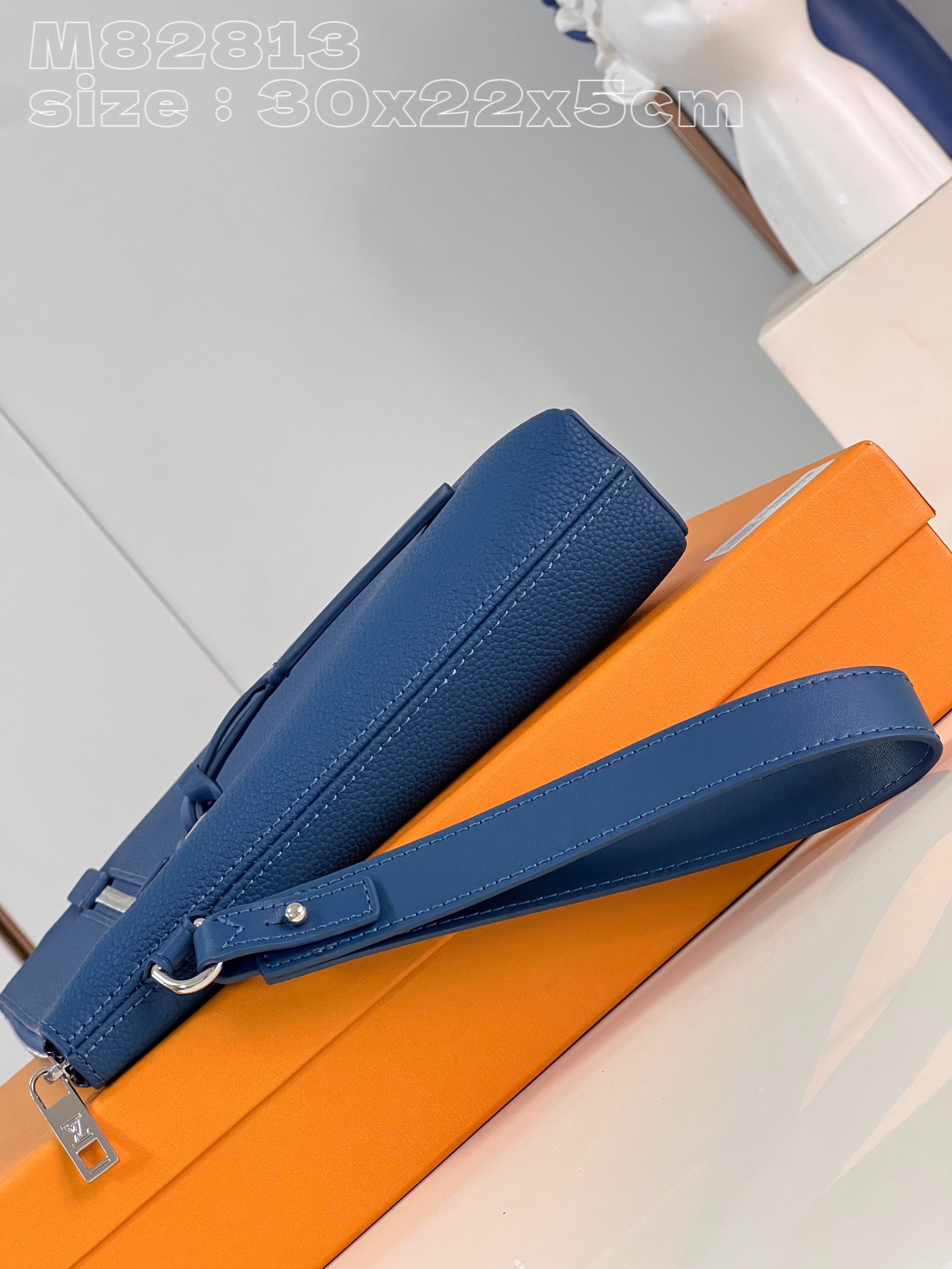 l**is V*t*n takeoff pouch