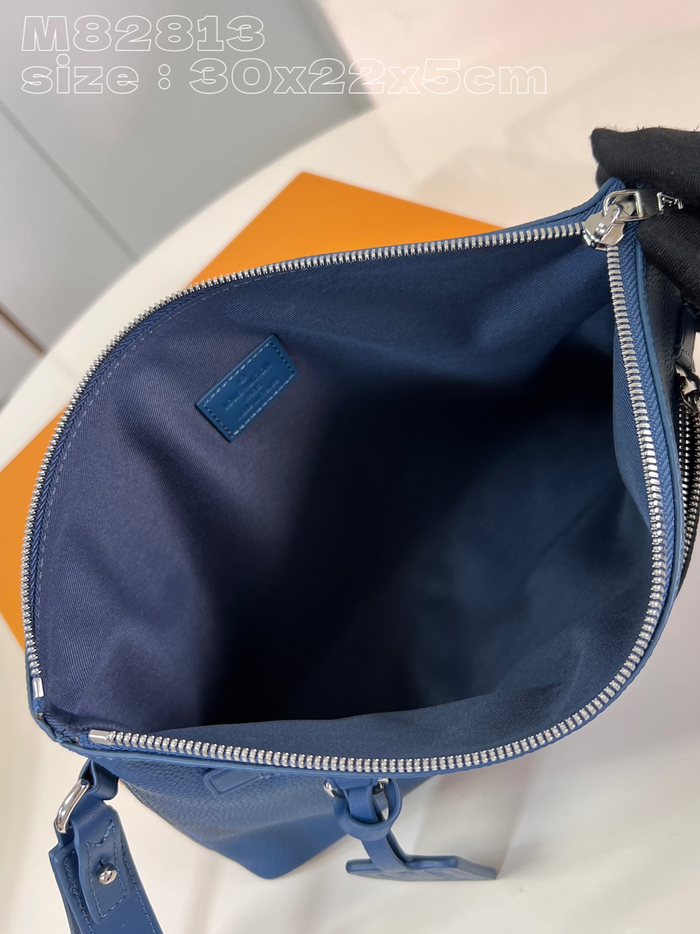 l**is V*t*n takeoff pouch