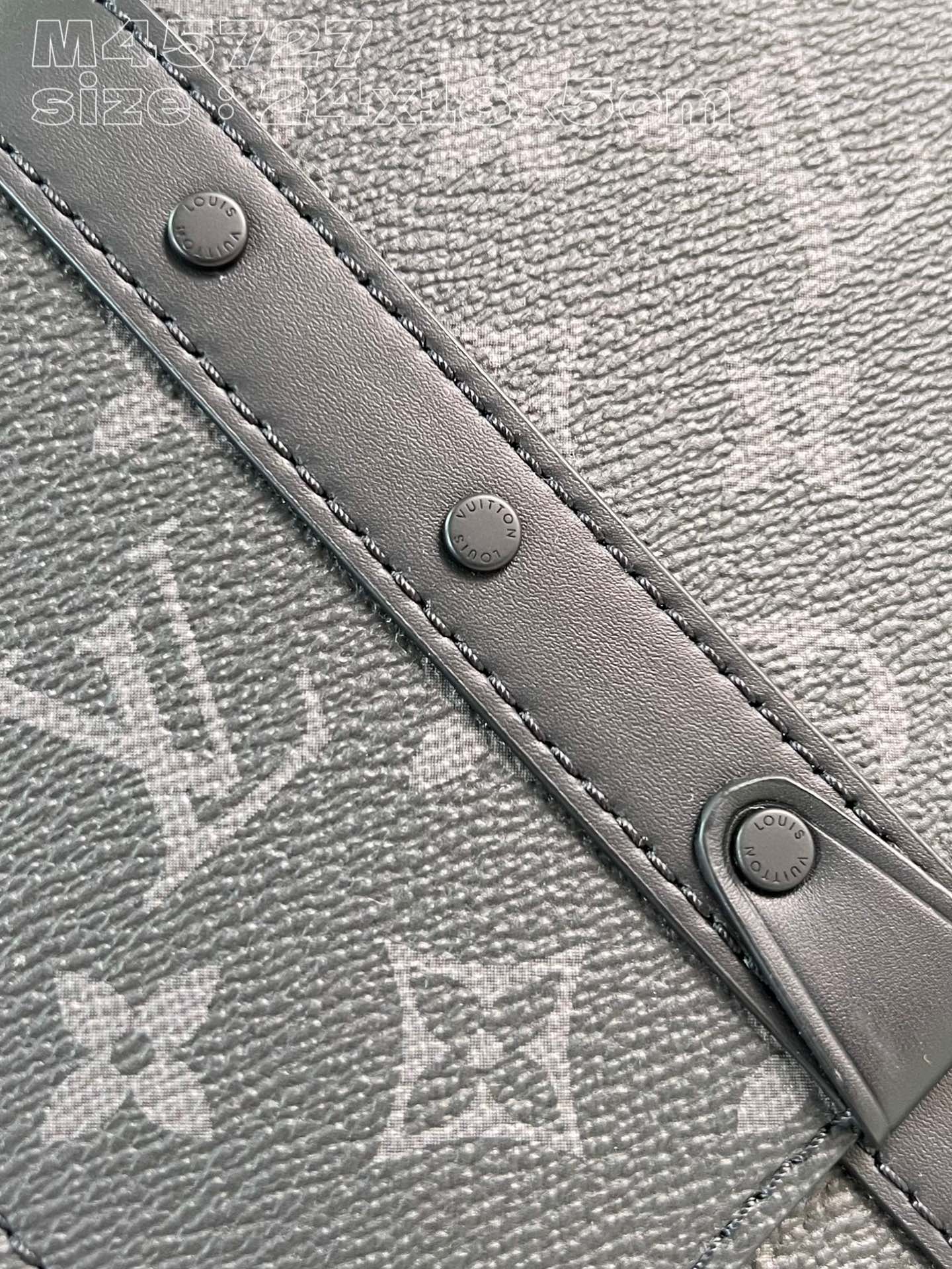 l**is V*t*n trunk messenger bag