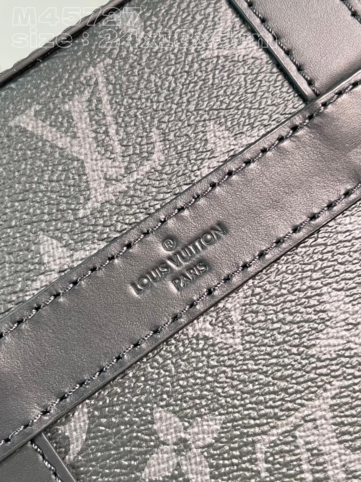 l**is V*t*n trunk messenger bag