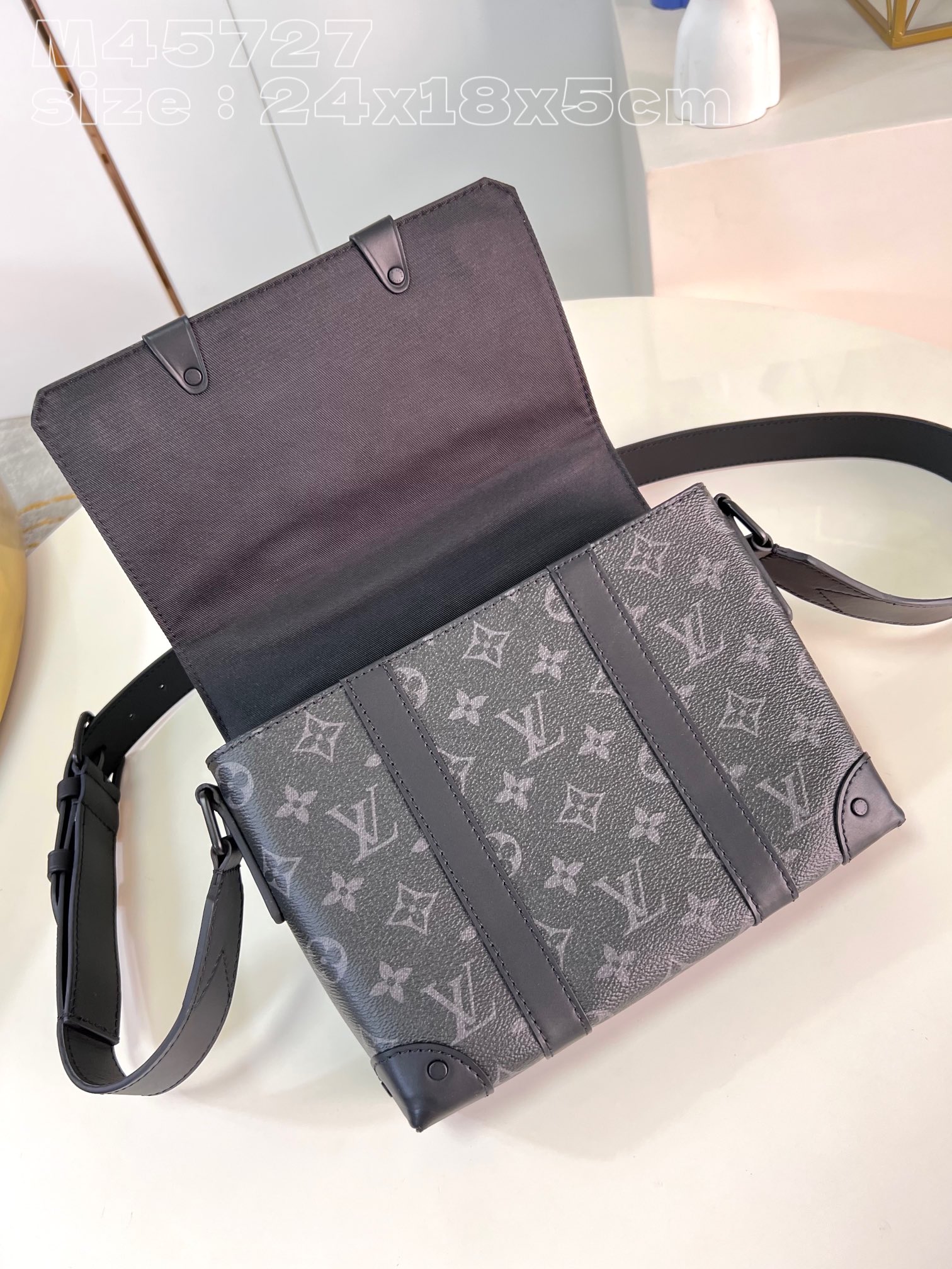l**is V*t*n trunk messenger bag