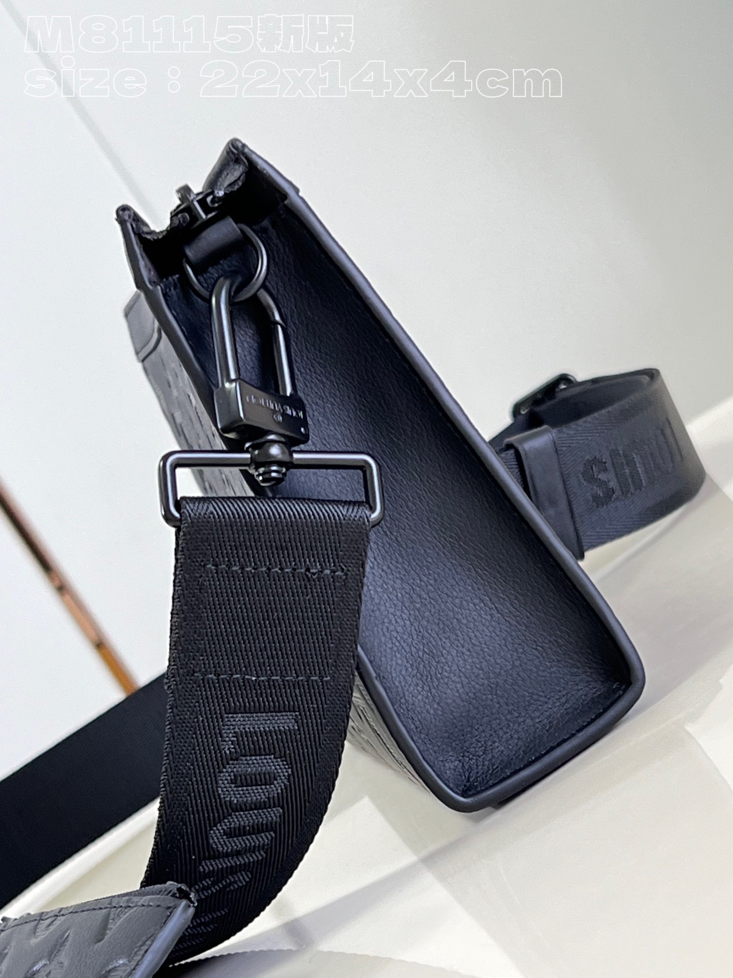 l**is V*t*n gaston wearable wallet