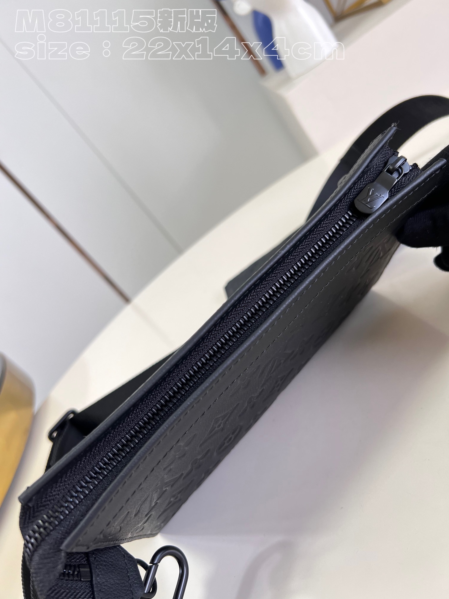 l**is V*t*n gaston wearable wallet