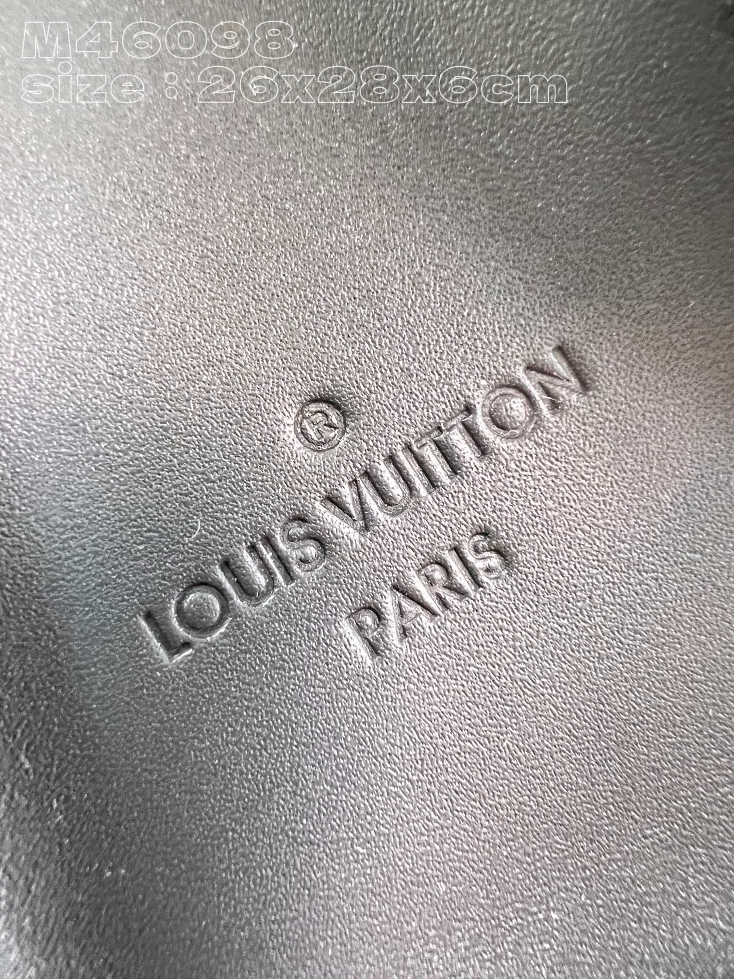 l**is V*t*n  sac plat cross handbag
