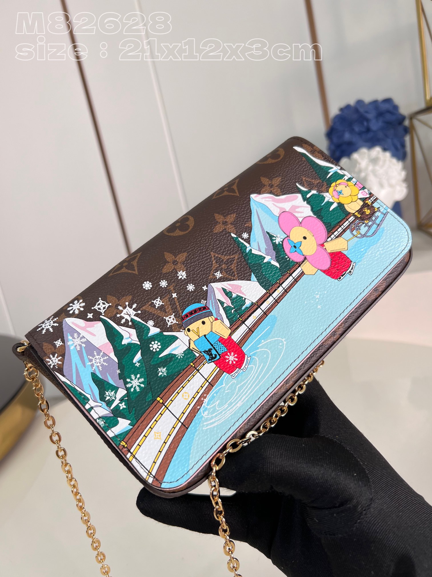 l**is V*t*n pochette félicie